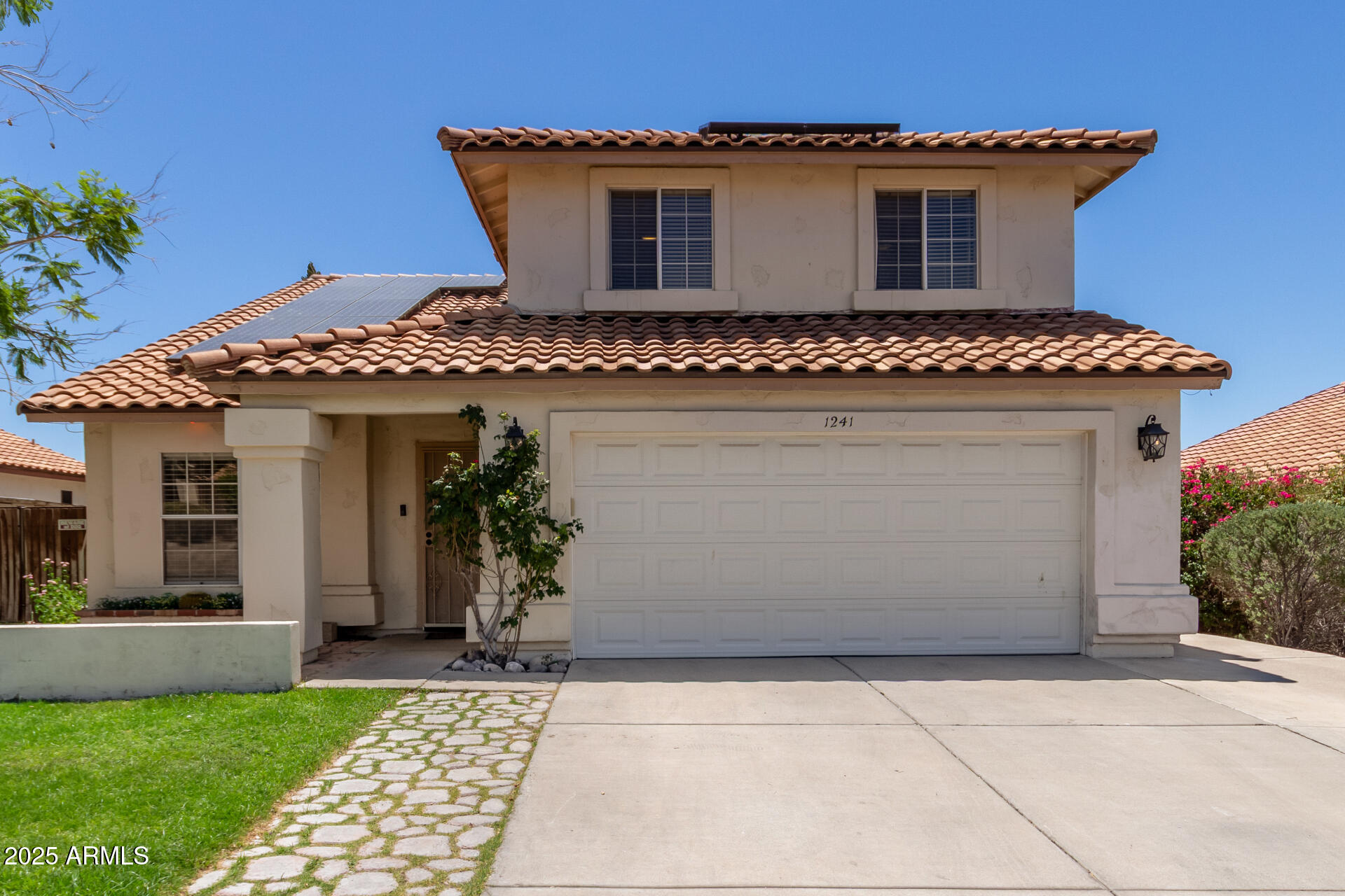 1241 E BLUEFIELD Avenue