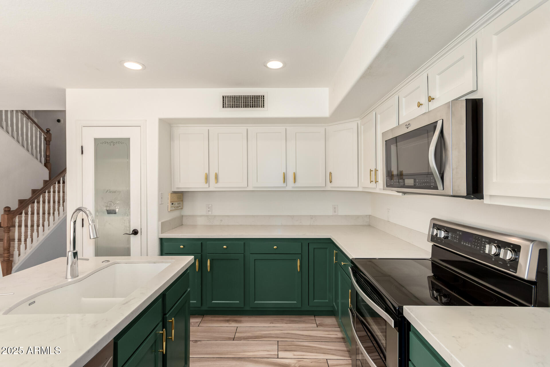 1241 E BLUEFIELD Avenue