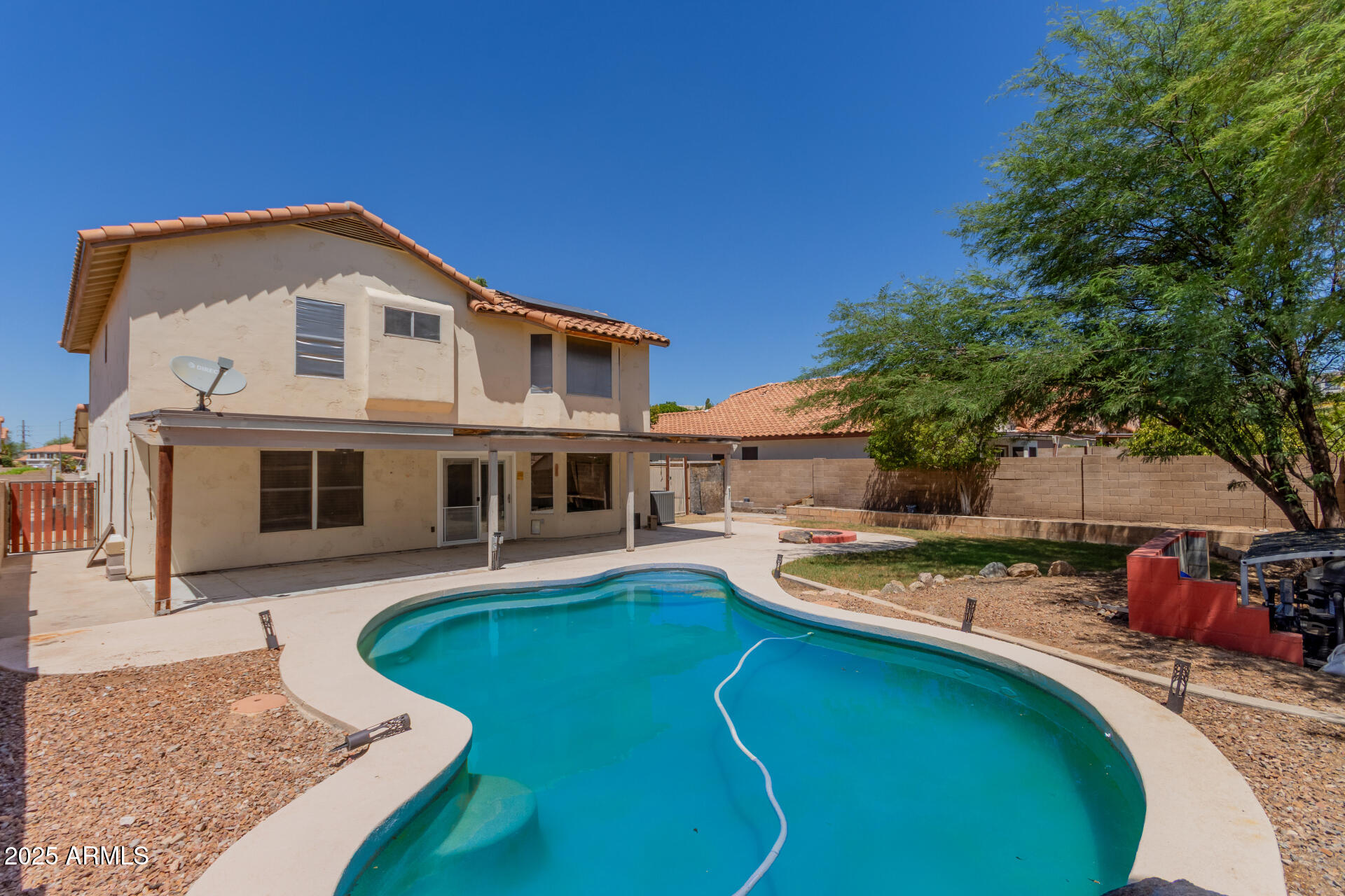 1241 E BLUEFIELD Avenue