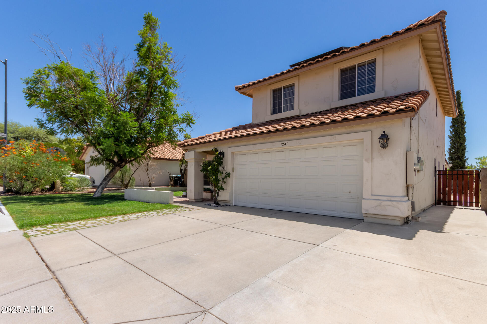 1241 E BLUEFIELD Avenue