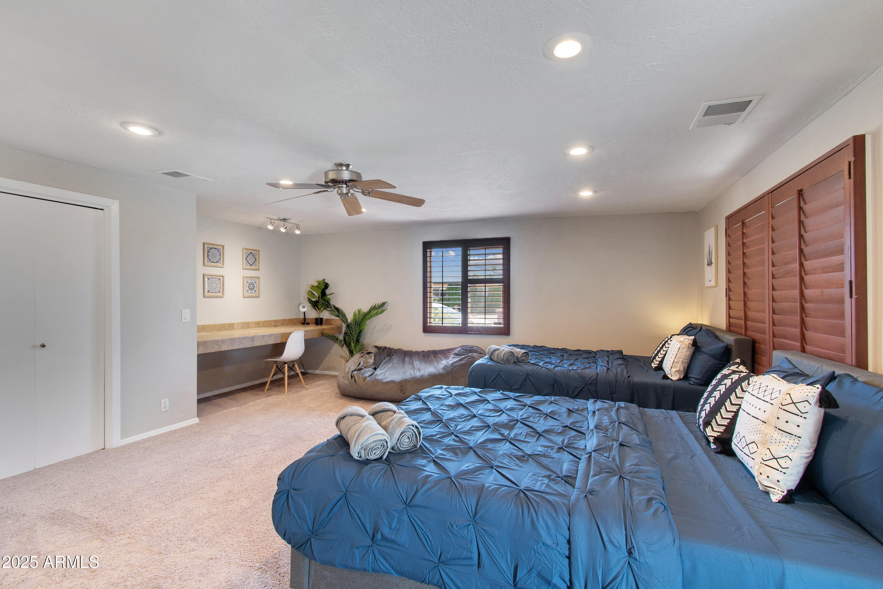 6532 E CYPRESS Street