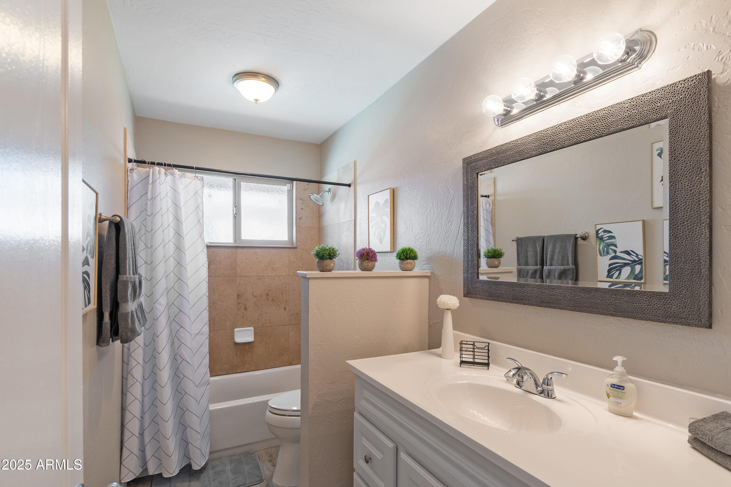 6532 E CYPRESS Street