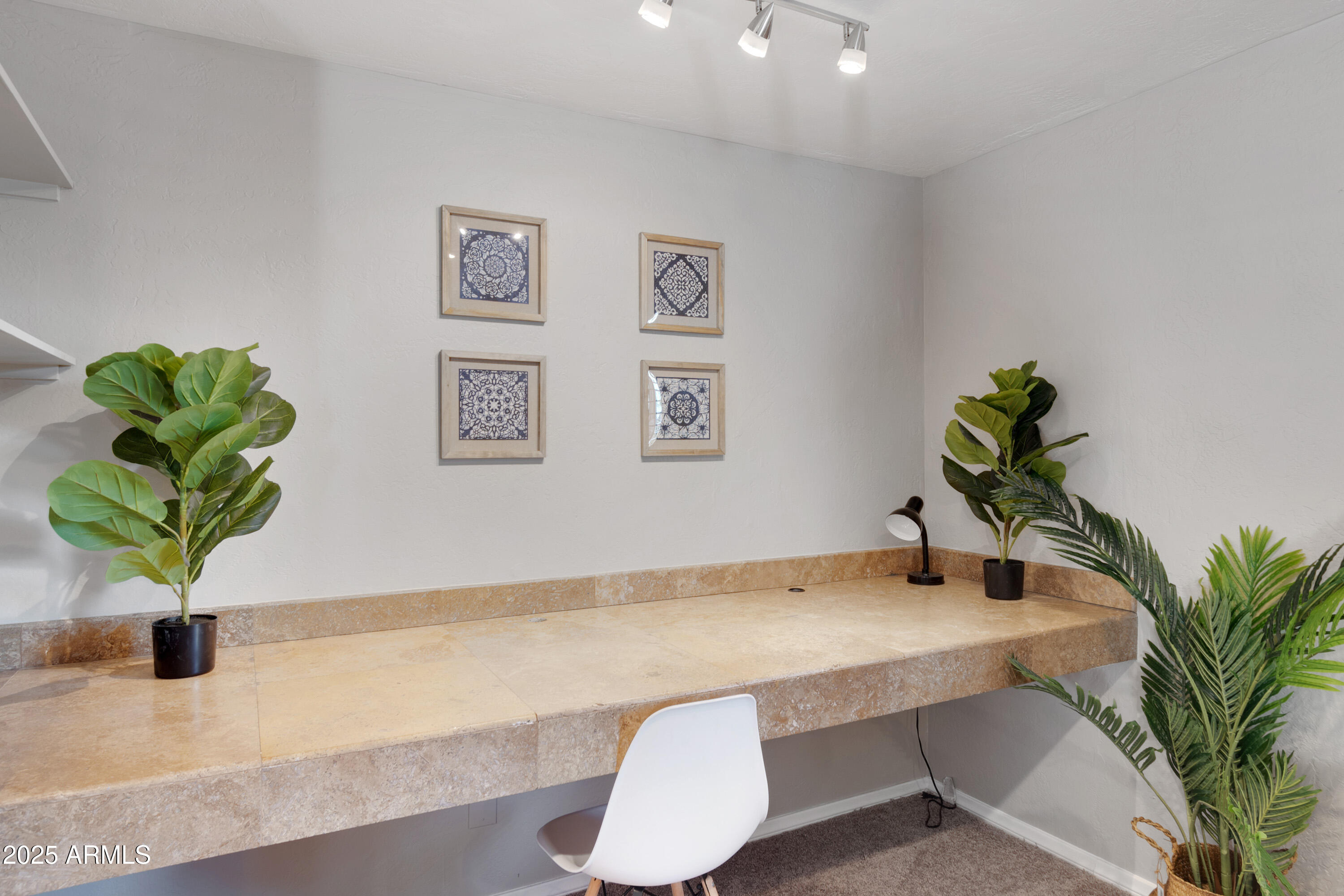 6532 E CYPRESS Street