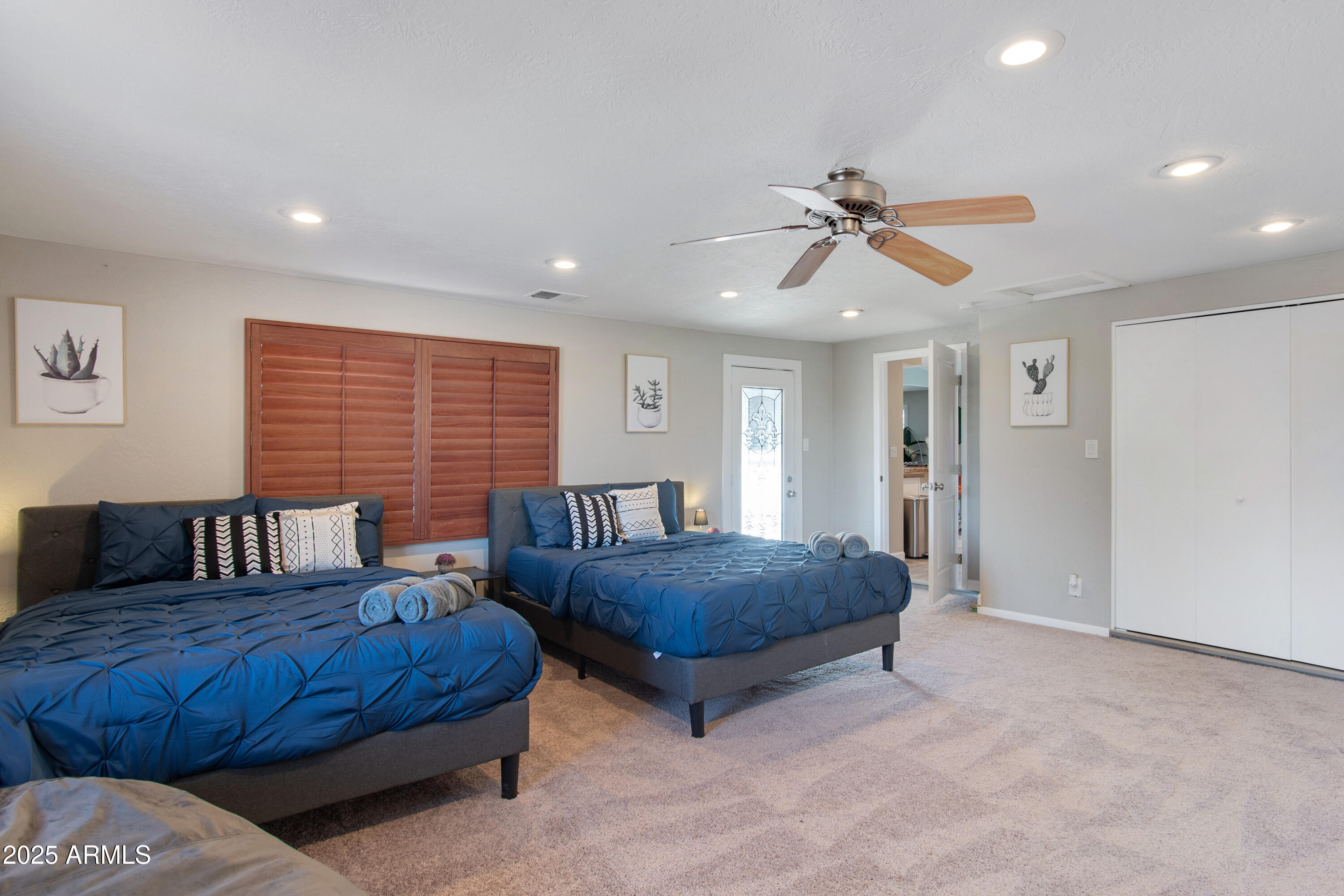 6532 E CYPRESS Street