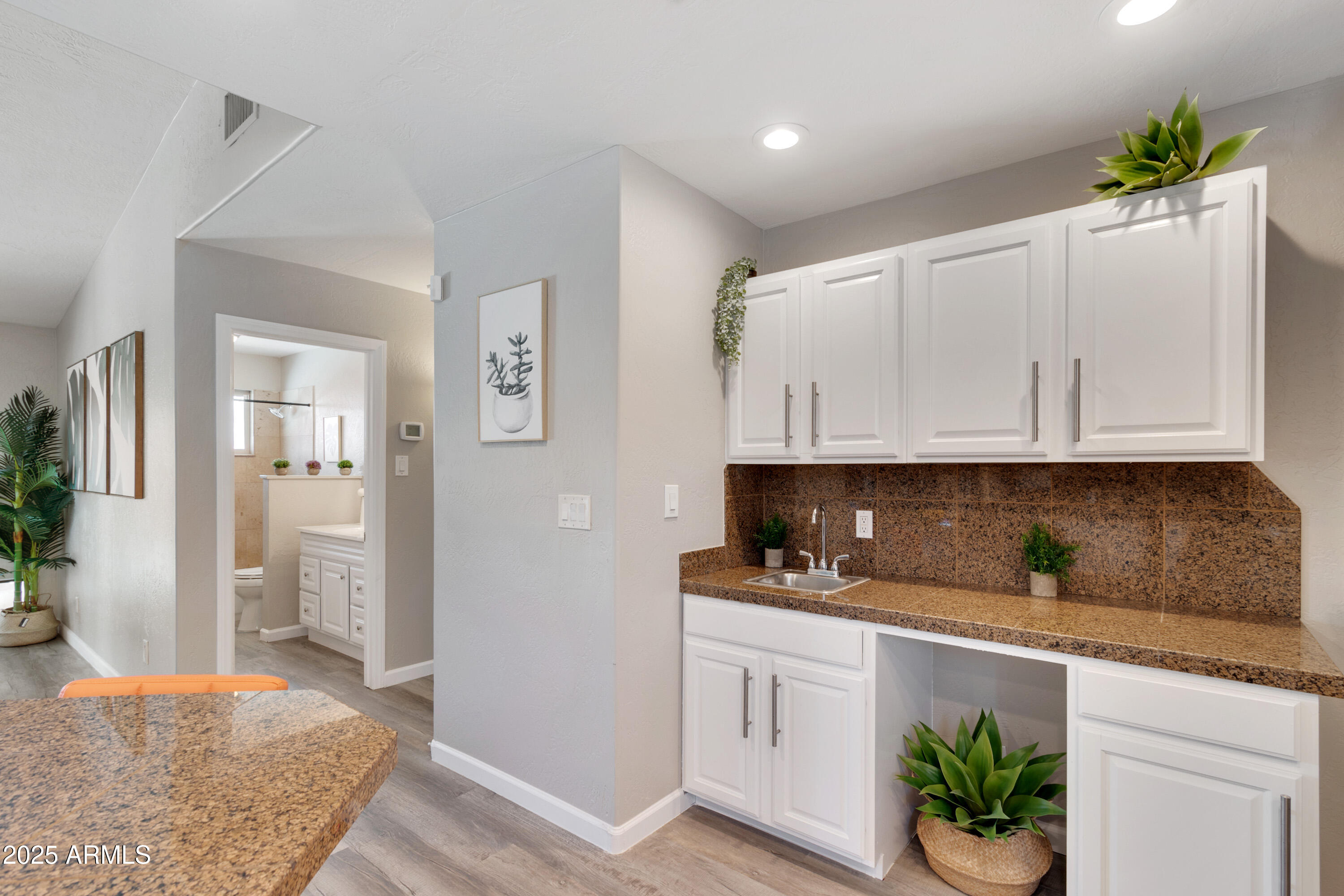 6532 E CYPRESS Street