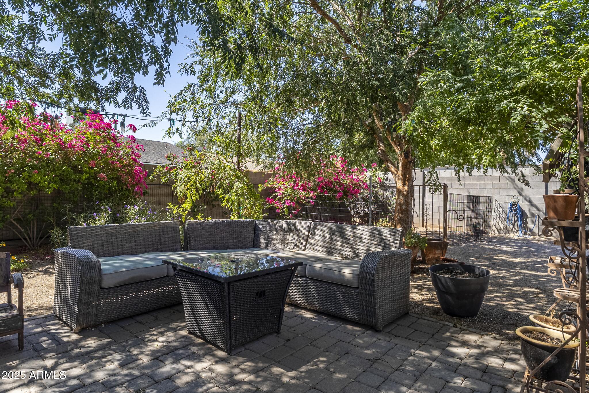 537 W POSADA Avenue