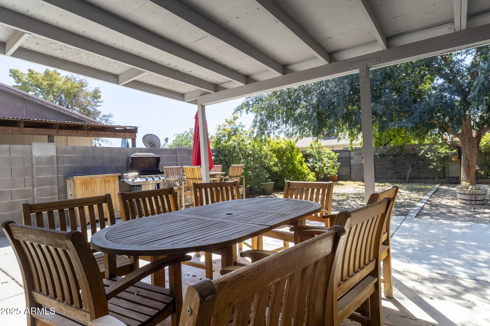 537 W POSADA Avenue