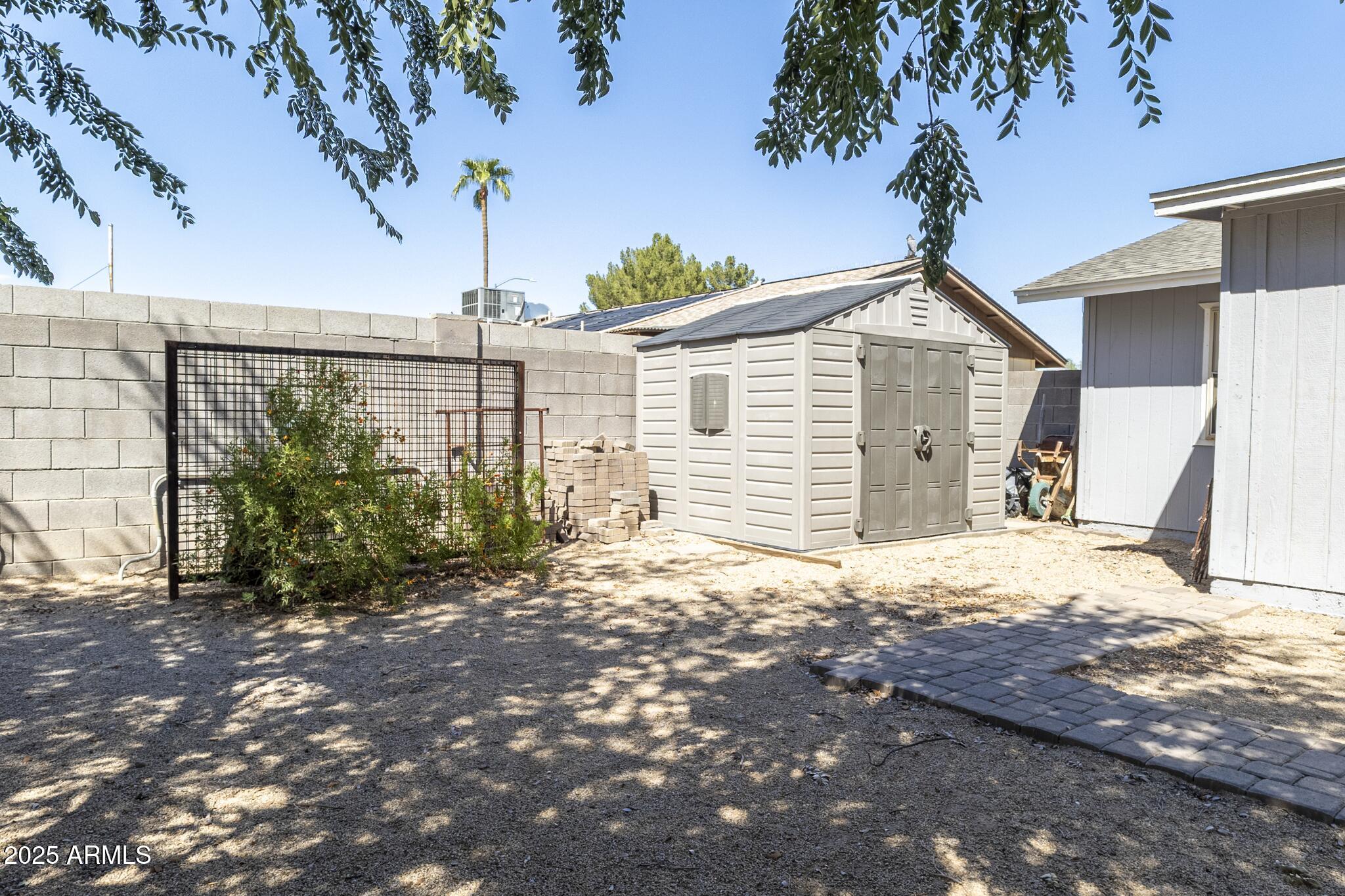 537 W POSADA Avenue
