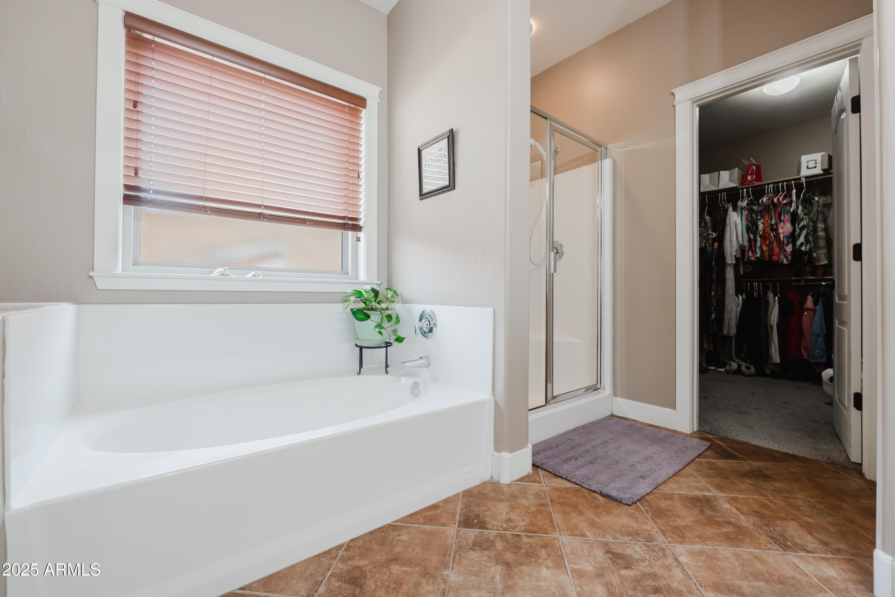 1944 N LORETTA Place