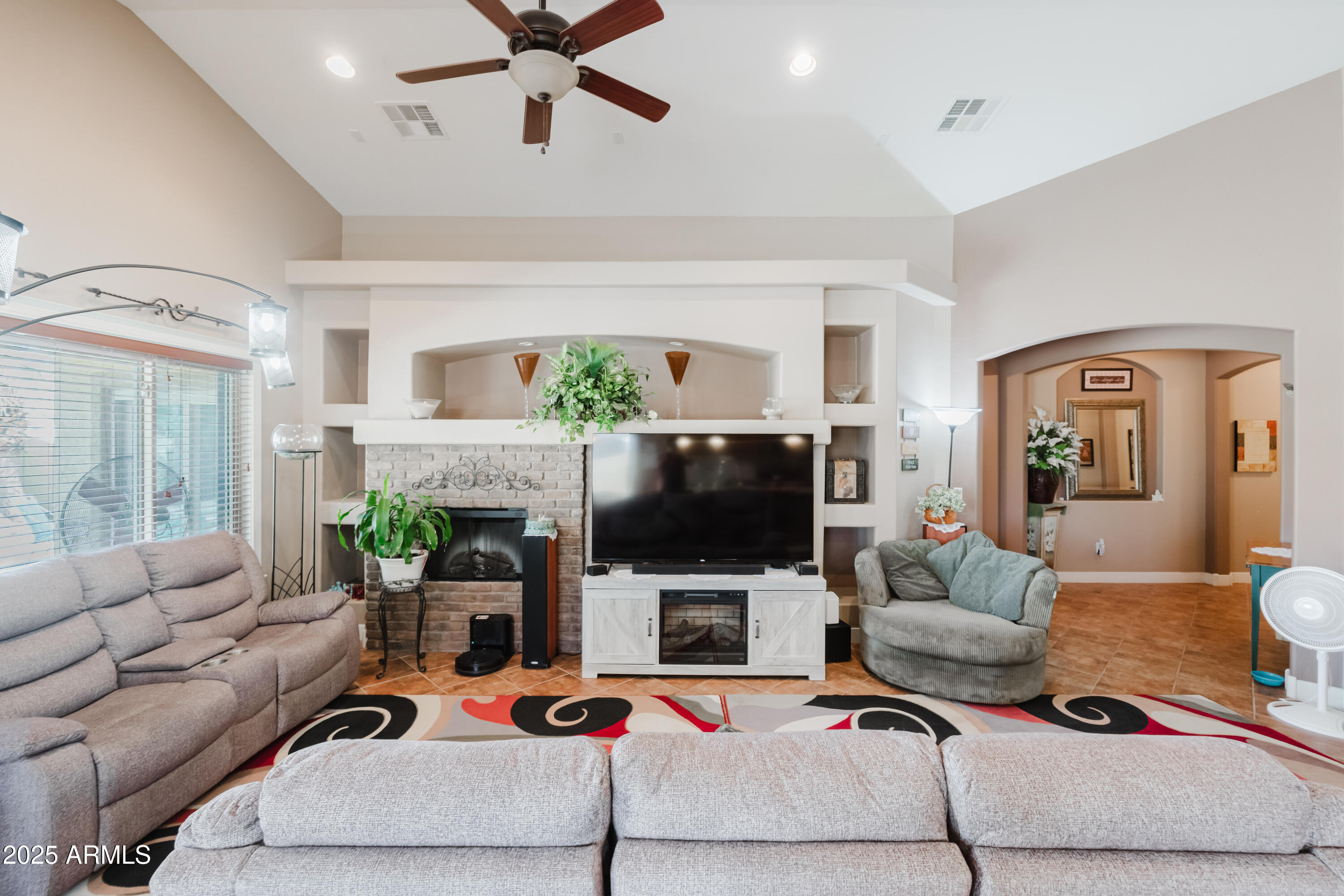 1944 N LORETTA Place