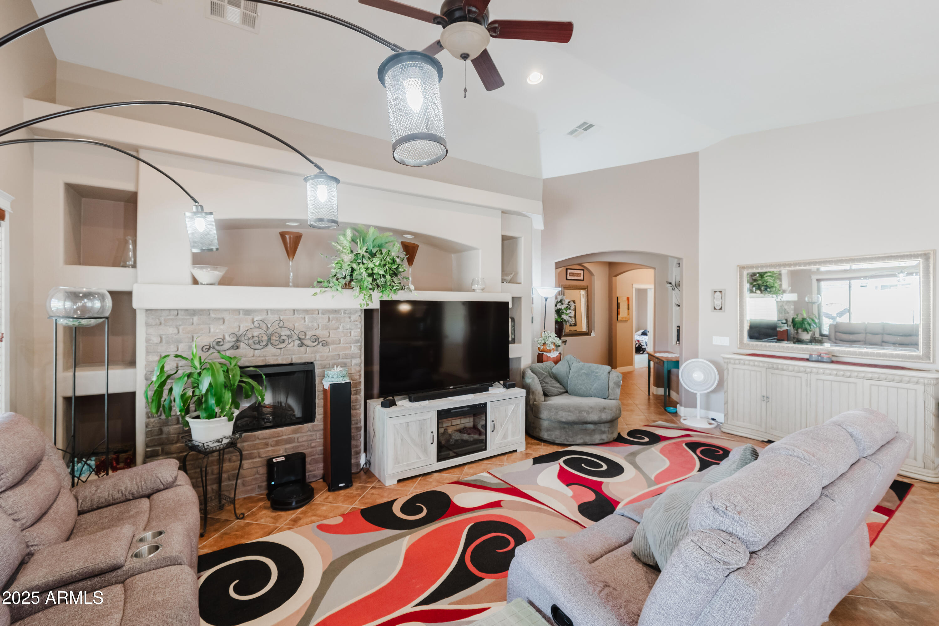 1944 N LORETTA Place