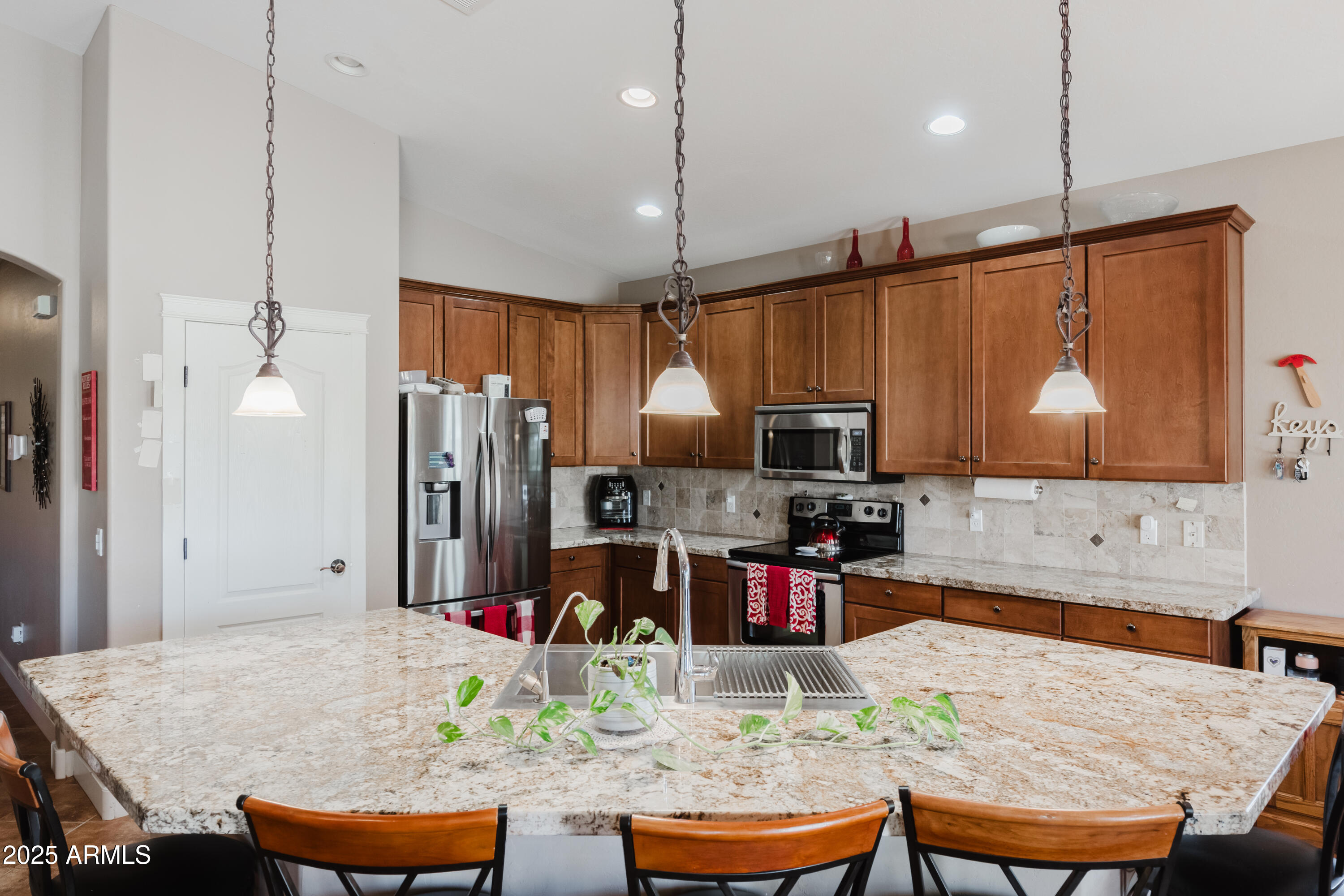 1944 N LORETTA Place