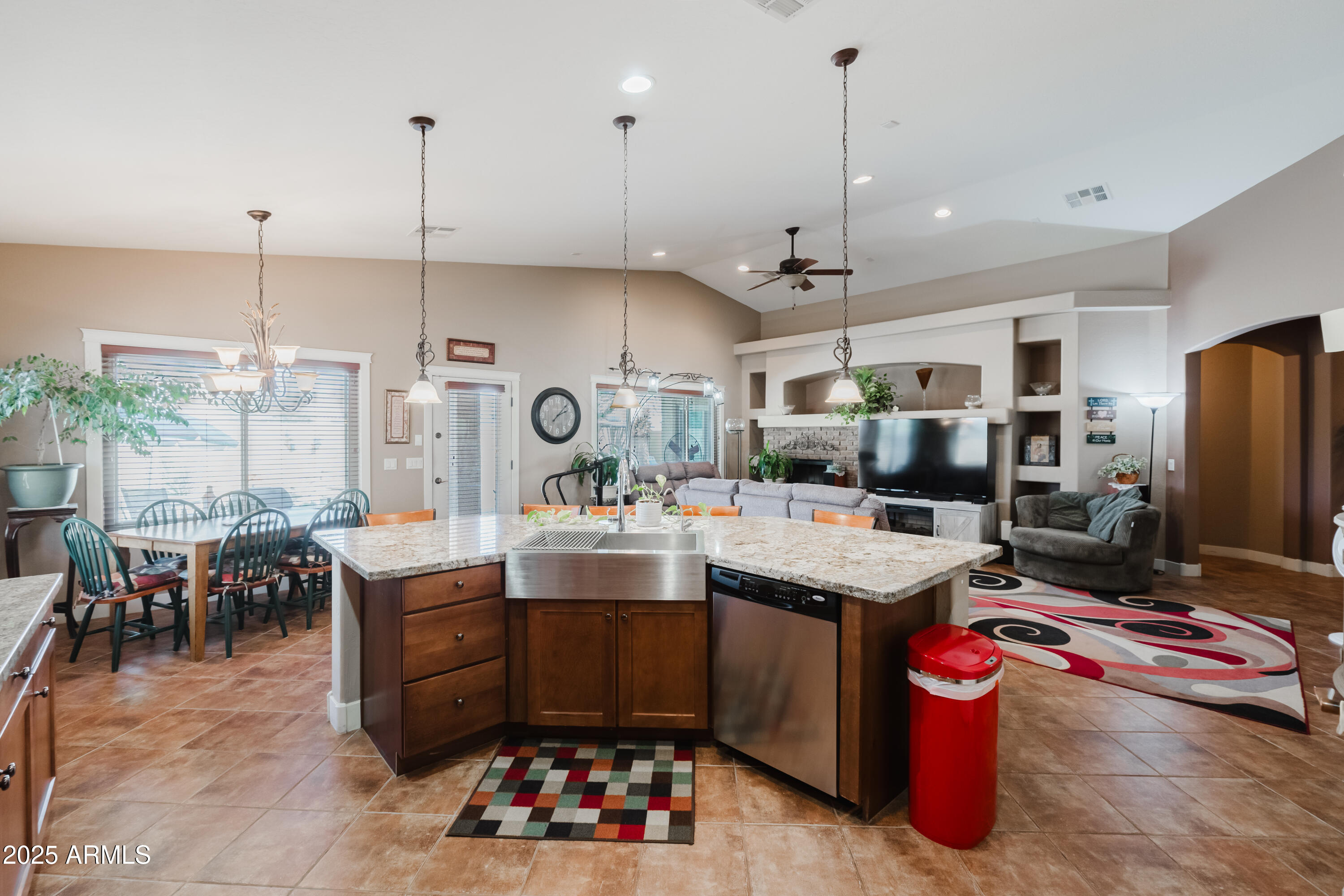 1944 N LORETTA Place