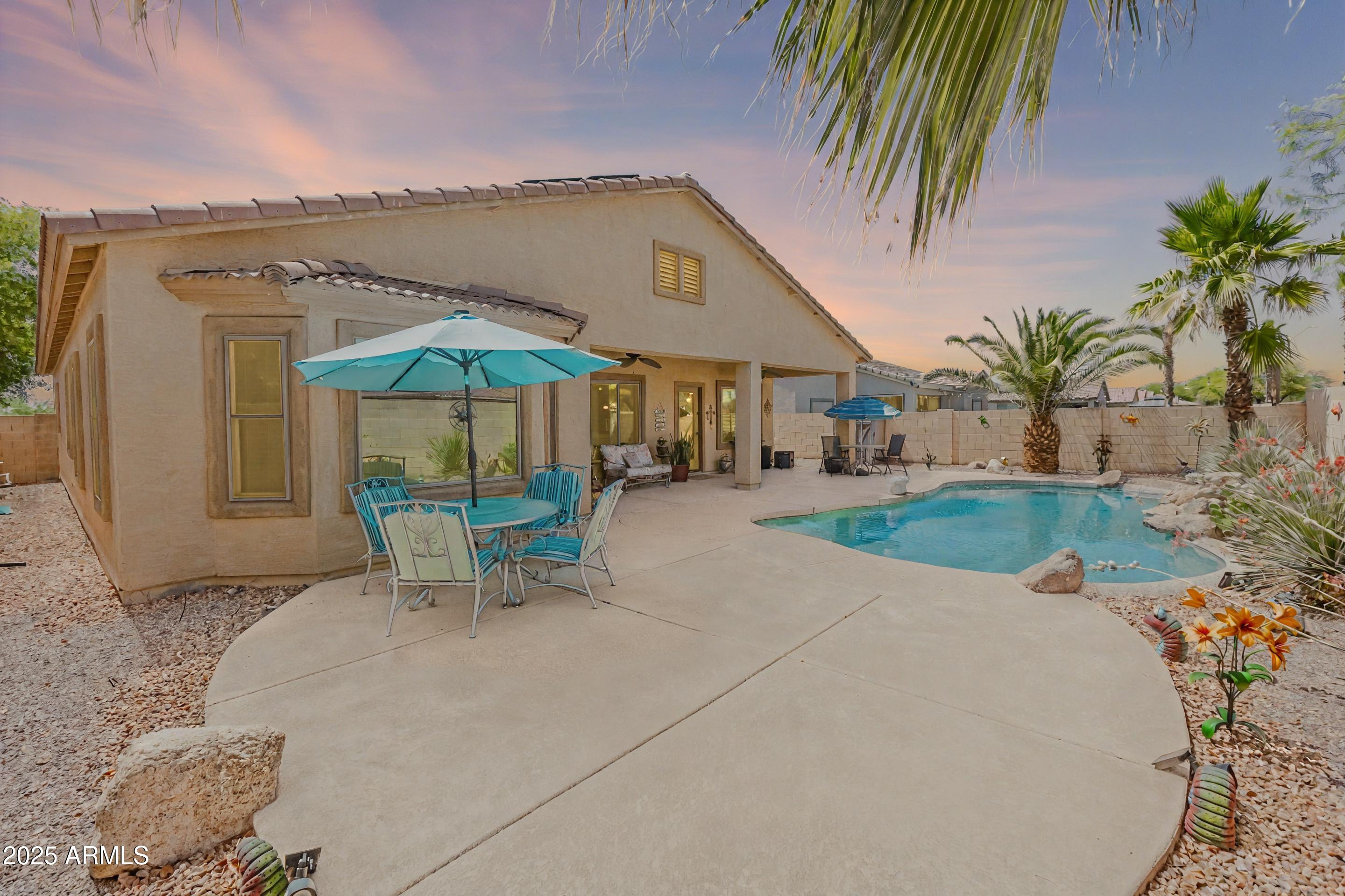 1944 N LORETTA Place