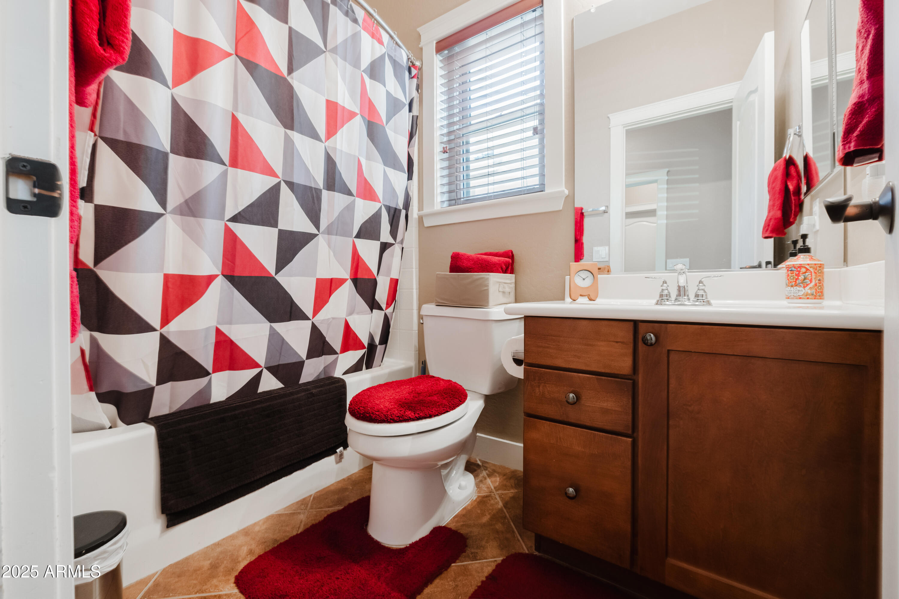 1944 N LORETTA Place