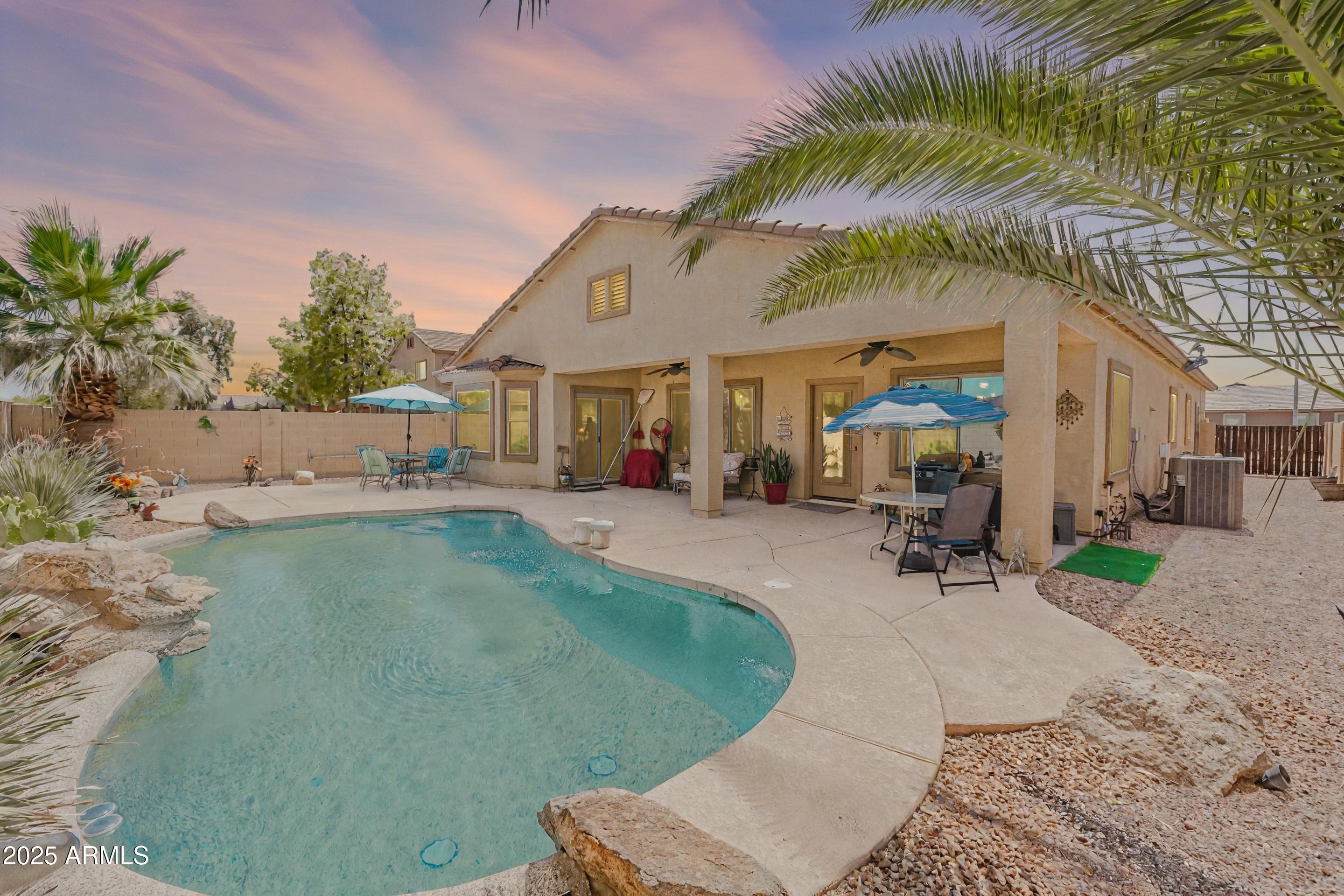 1944 N LORETTA Place