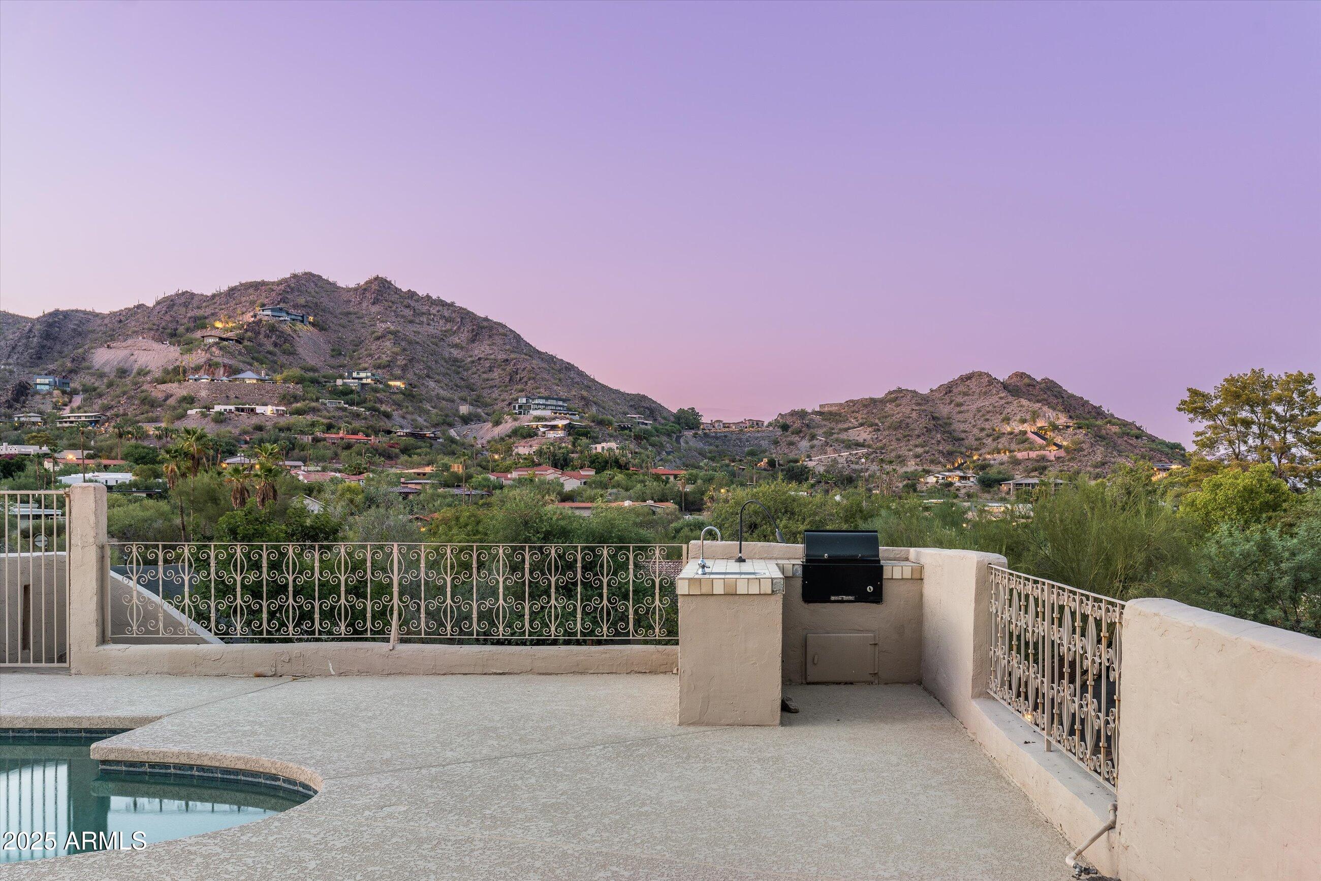 7147 N RED LEDGE Drive