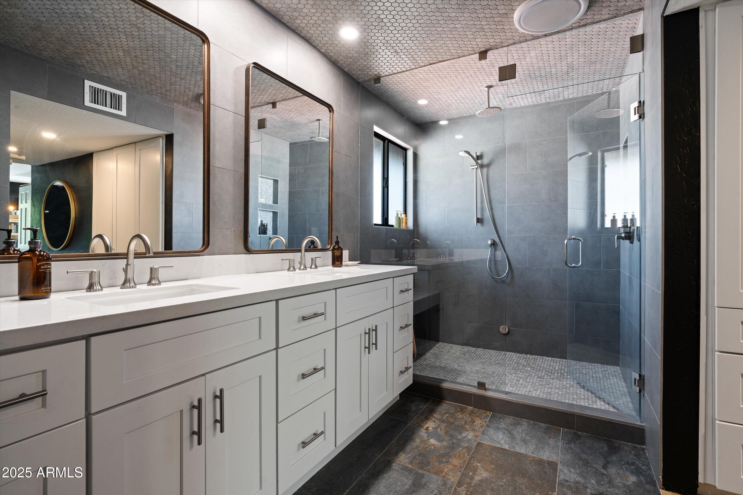 5754 N SCOTTSDALE Road