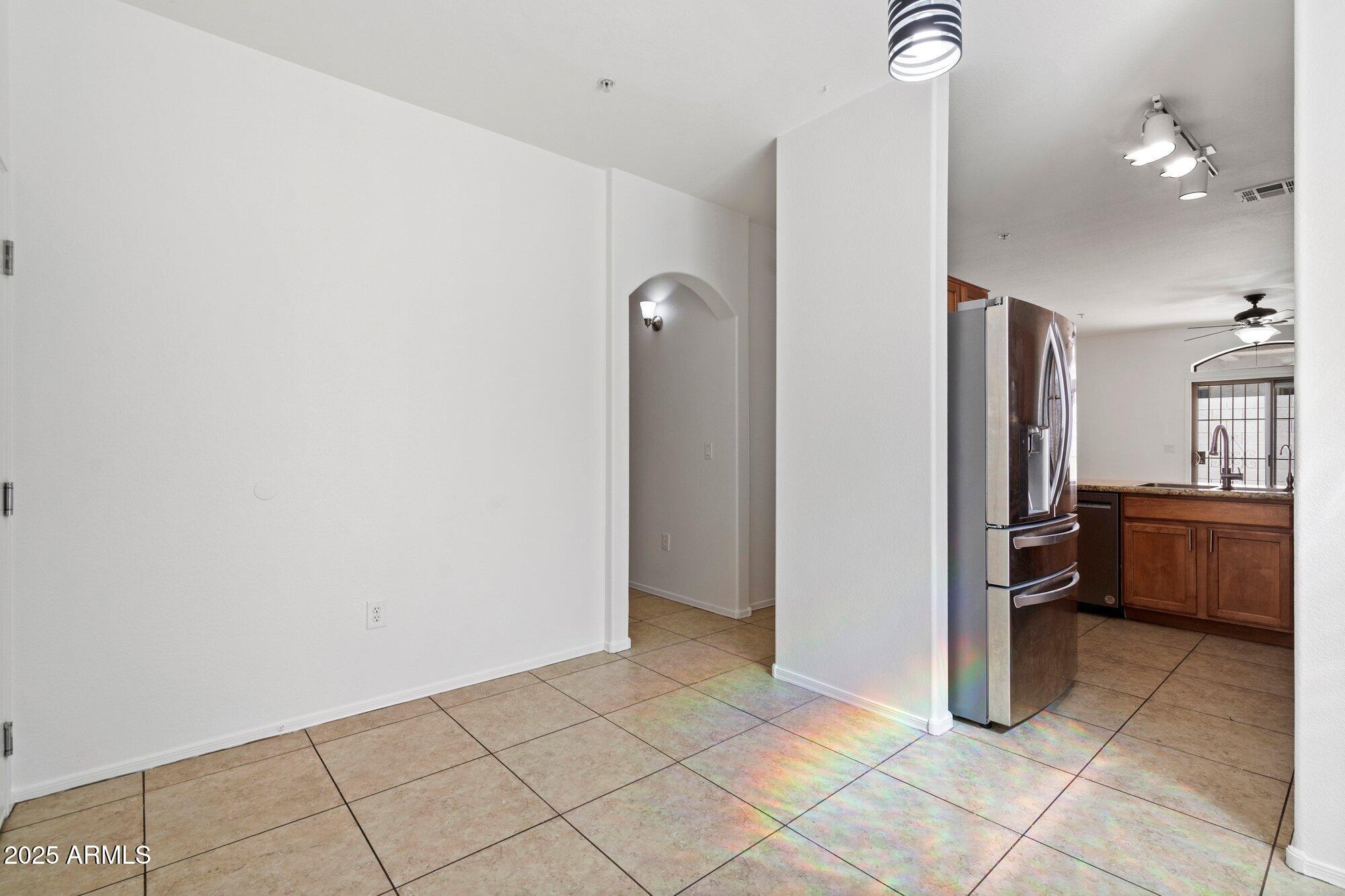 2150 W ALAMEDA Road, 1292