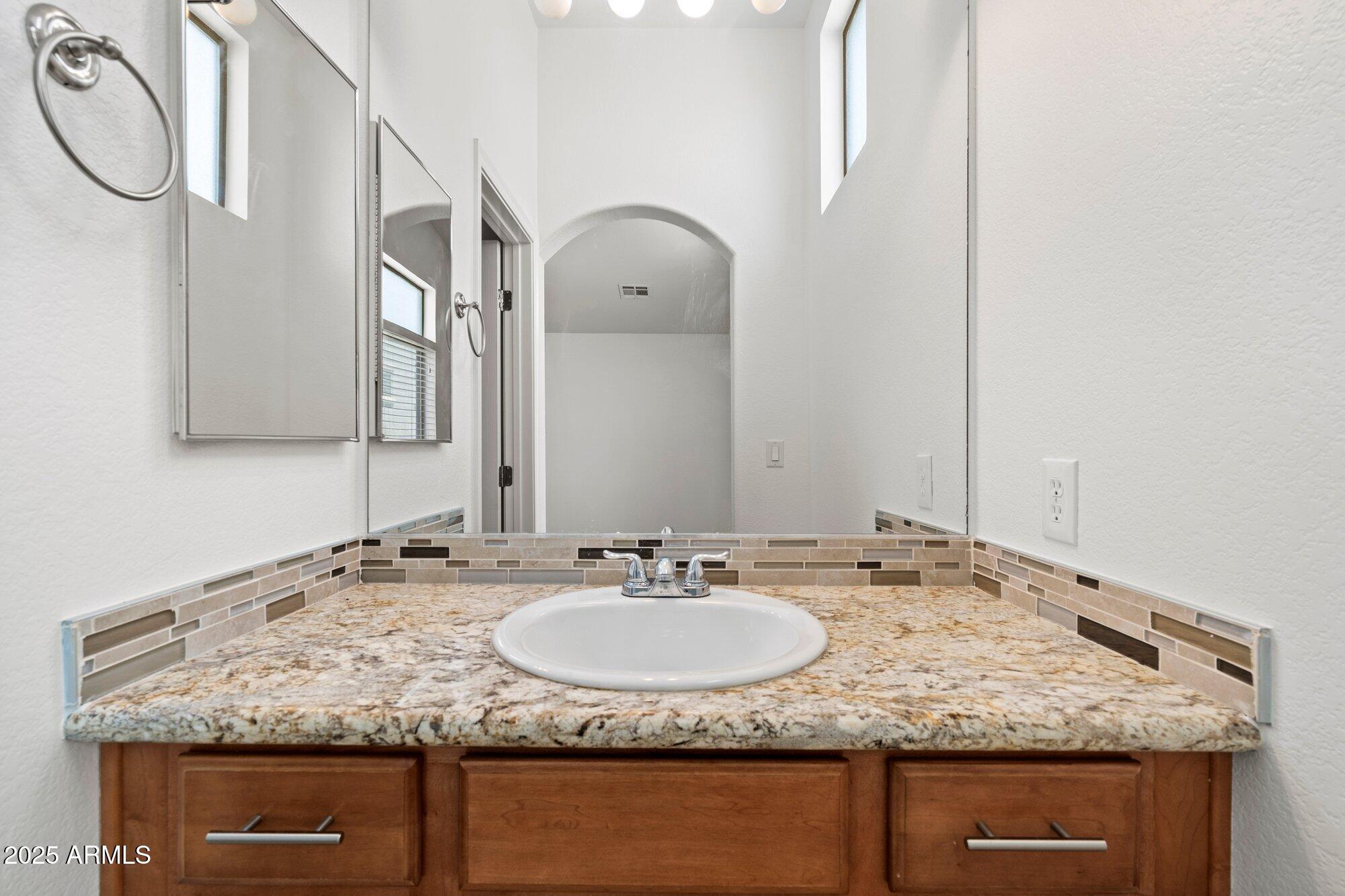 2150 W ALAMEDA Road, 1292