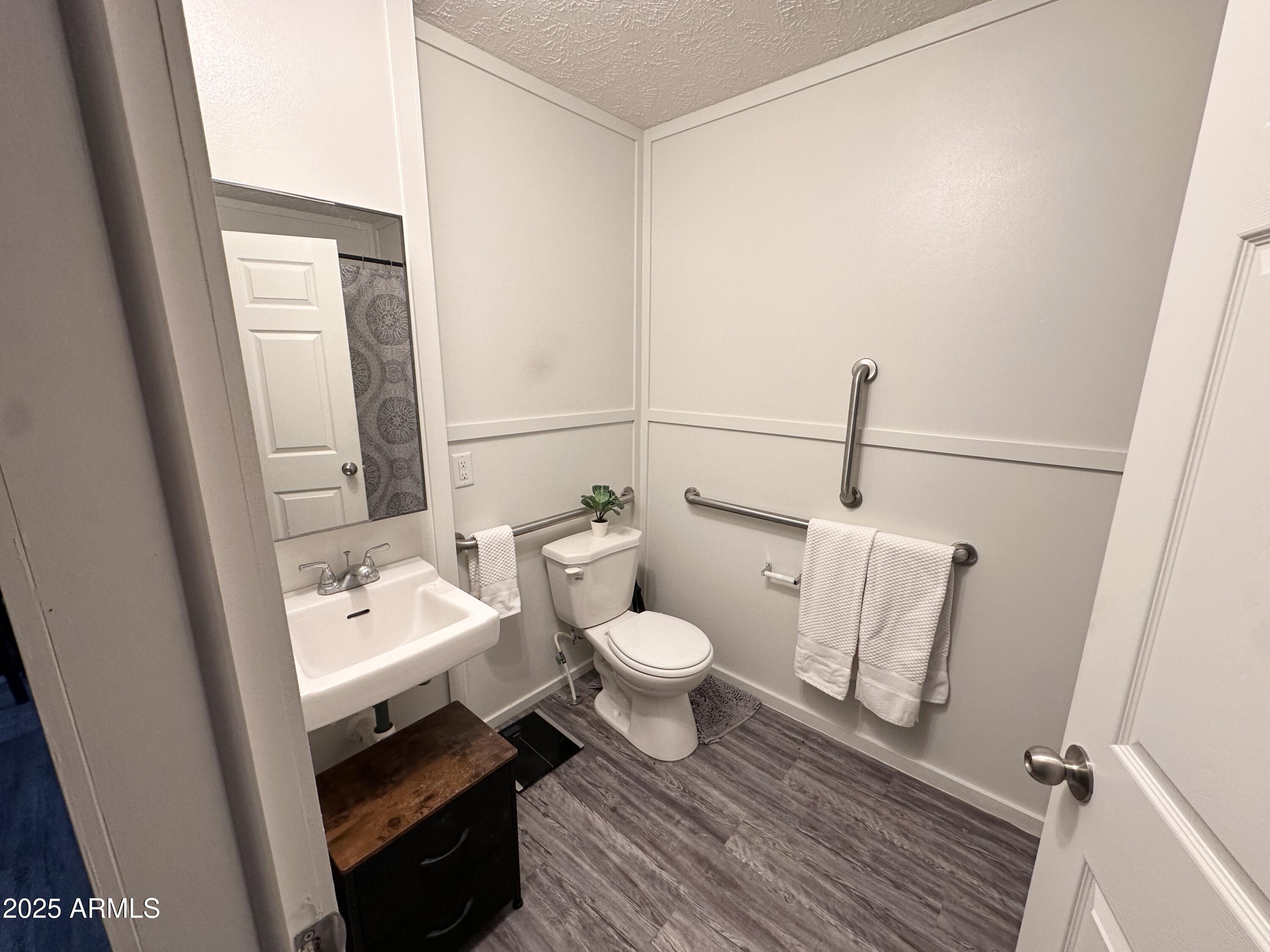 8401 N 67TH Avenue, 250