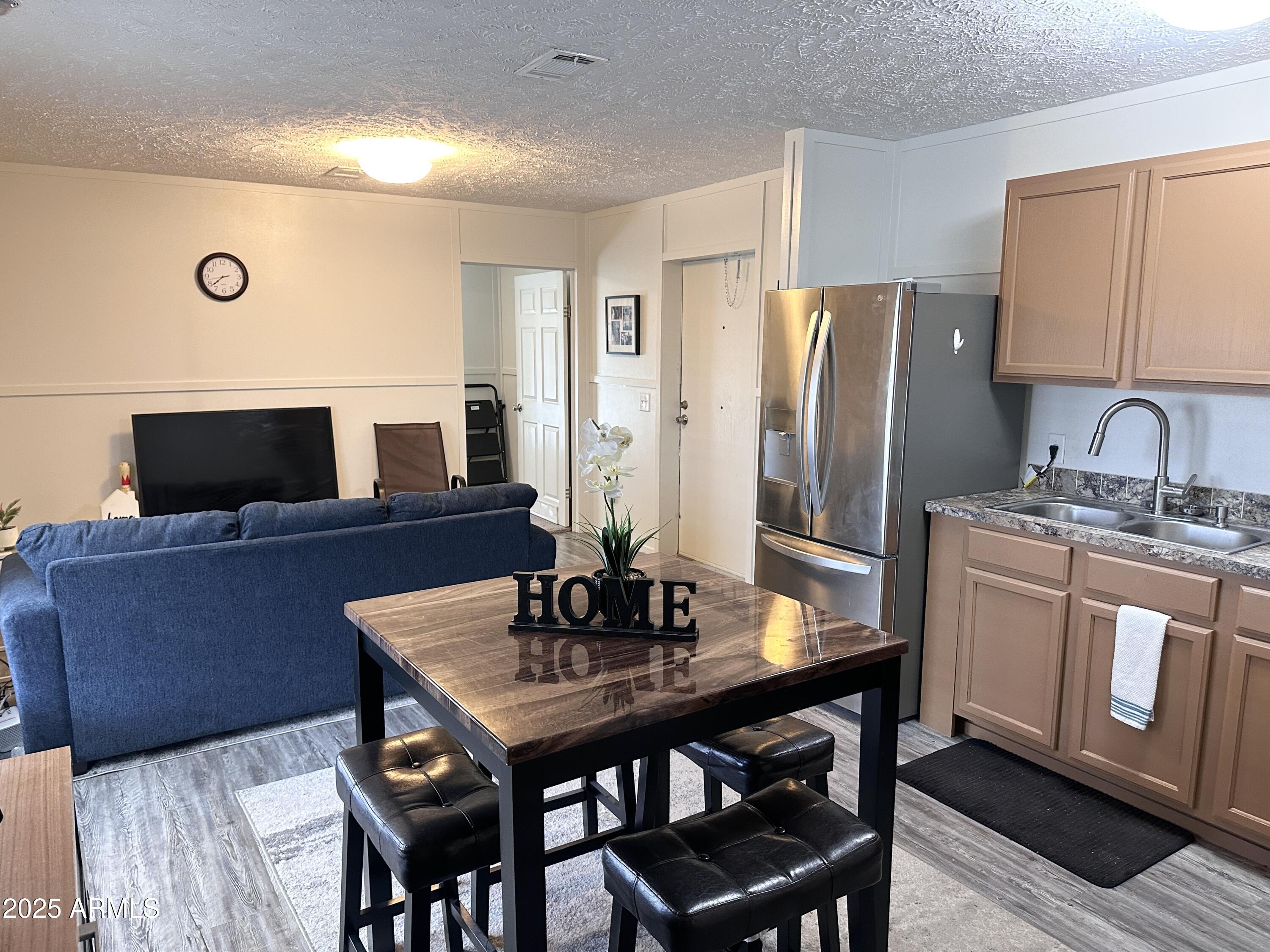 8401 N 67TH Avenue, 250