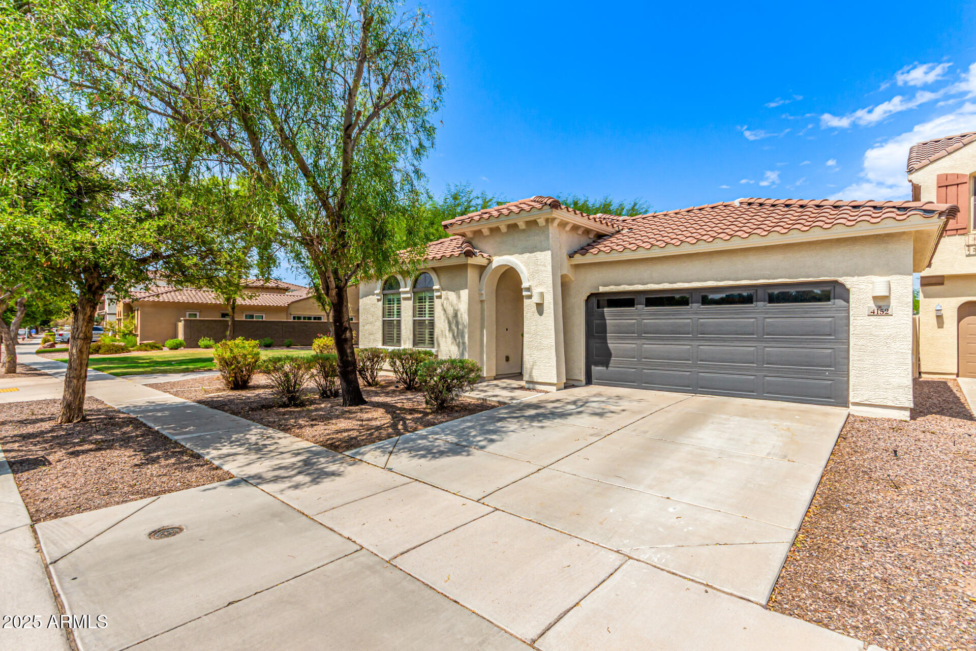 4152 E WOODSIDE Court