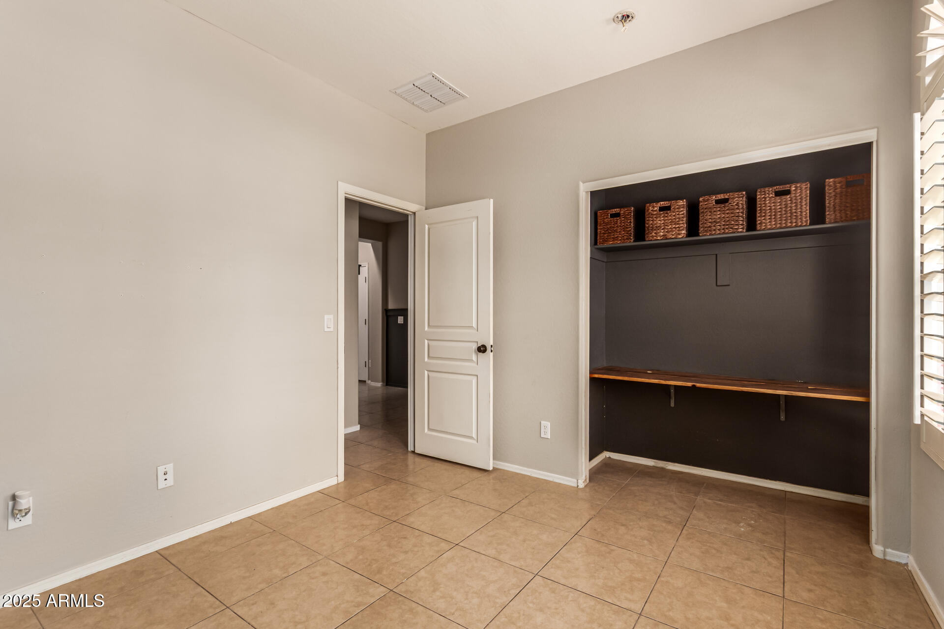 4152 E WOODSIDE Court