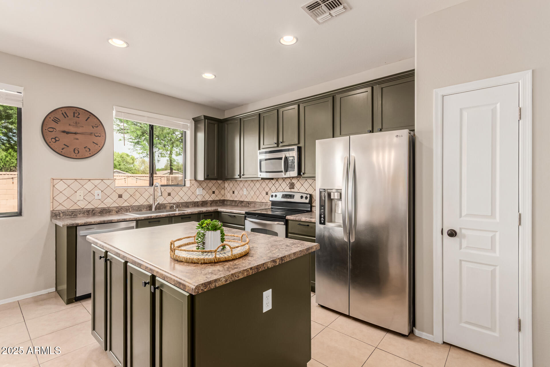 4152 E WOODSIDE Court