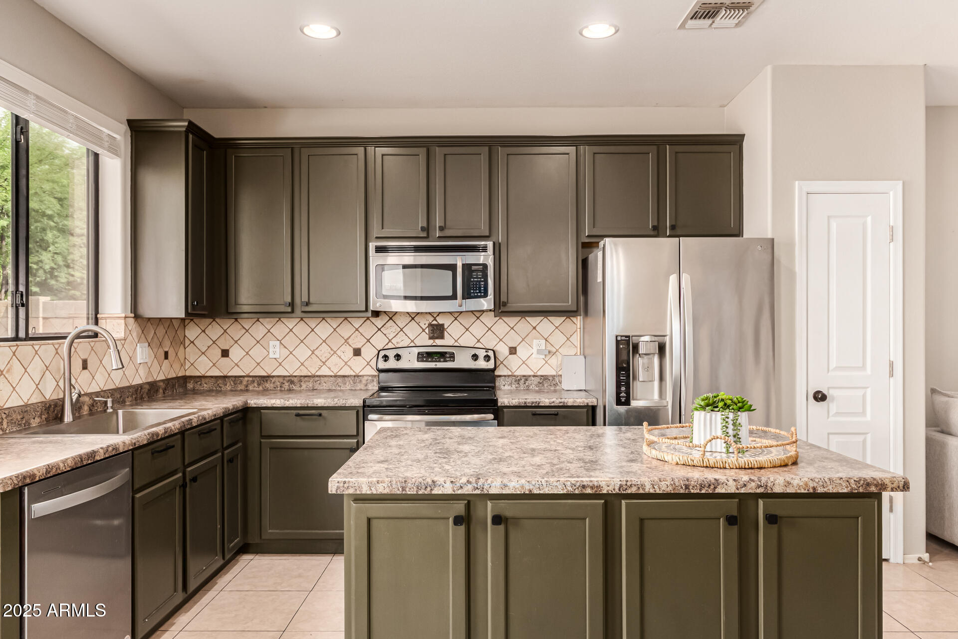 4152 E WOODSIDE Court