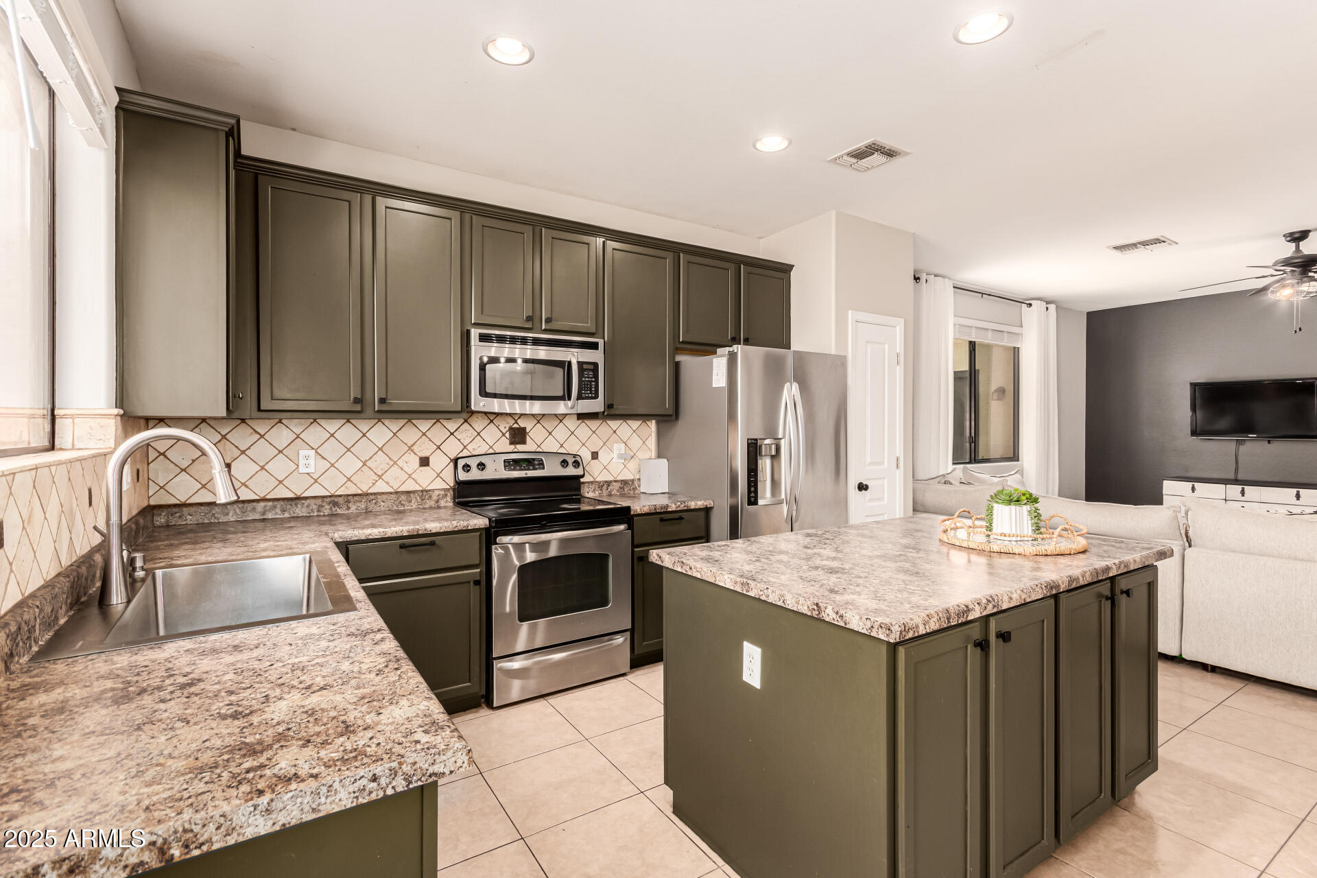 4152 E WOODSIDE Court