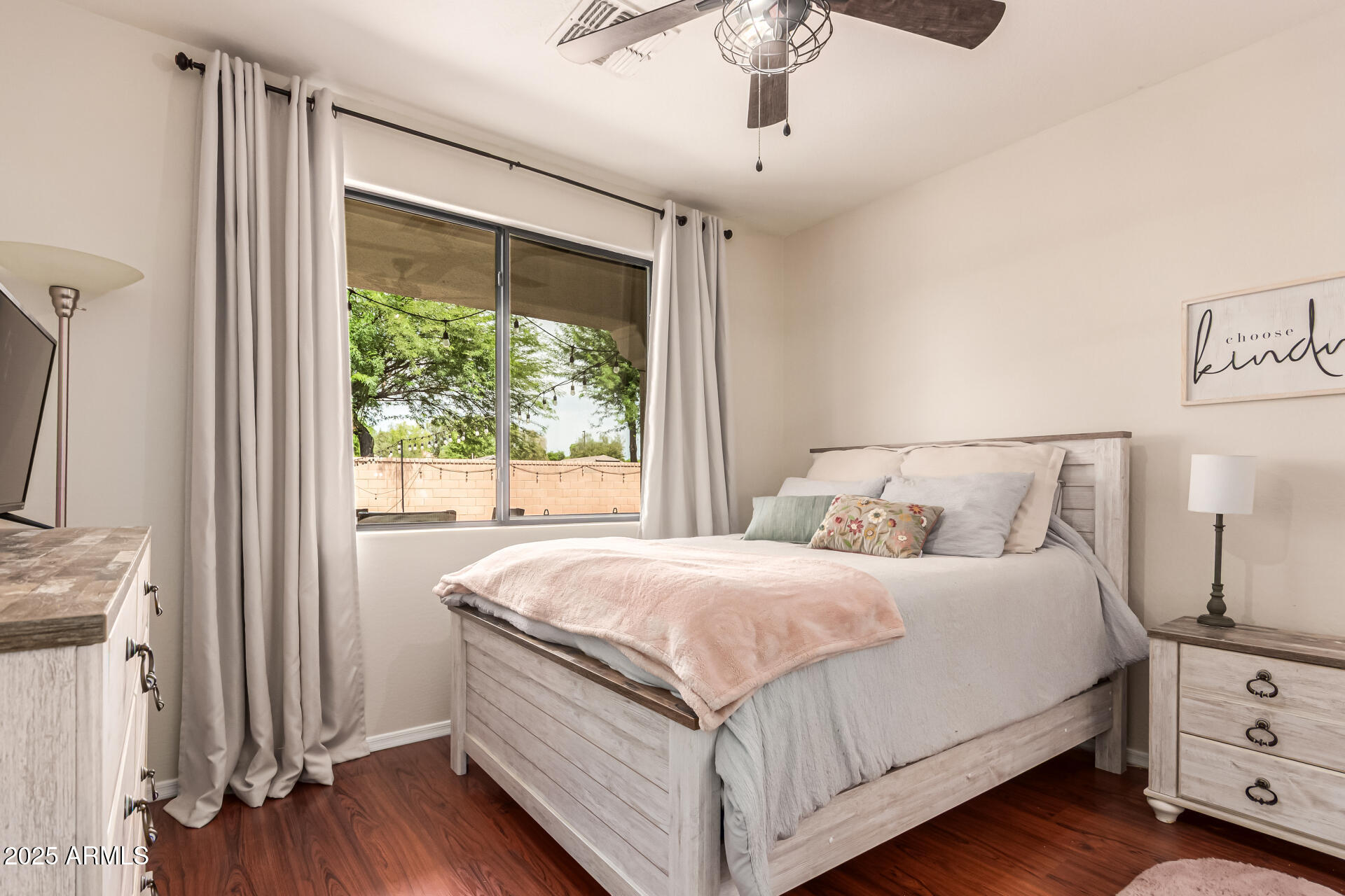 4152 E WOODSIDE Court