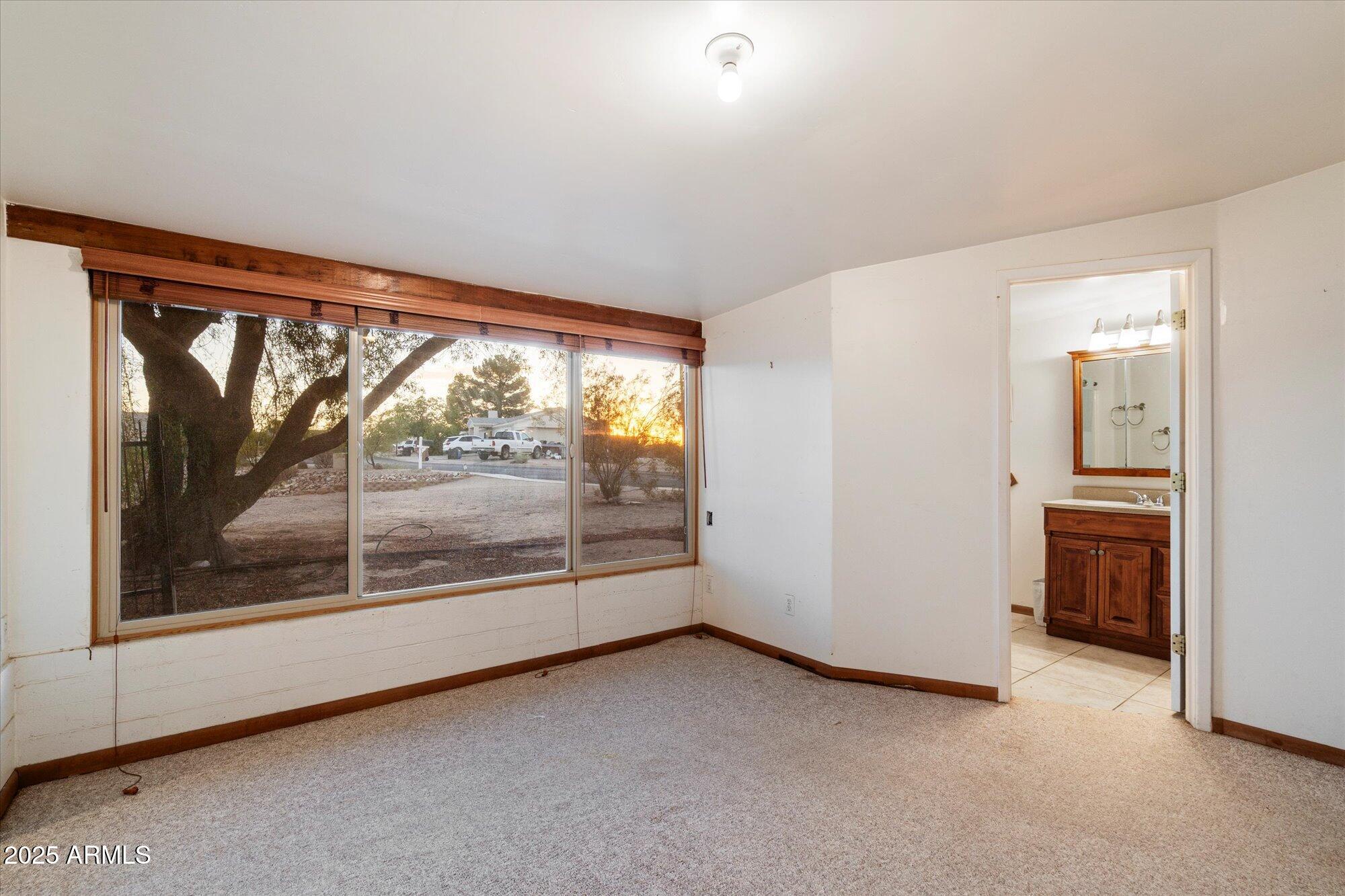 835 W HERMOSA Drive