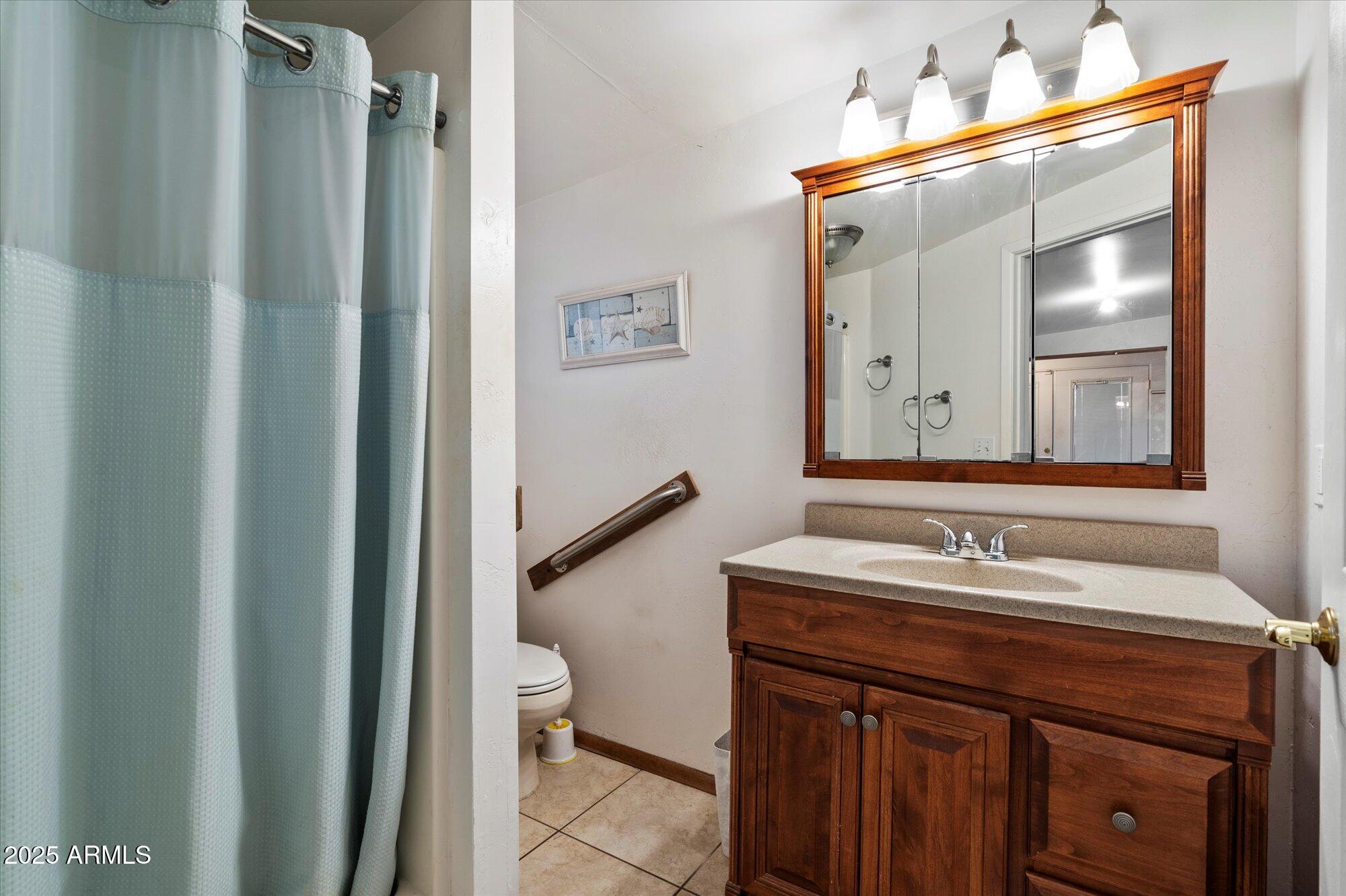 835 W HERMOSA Drive