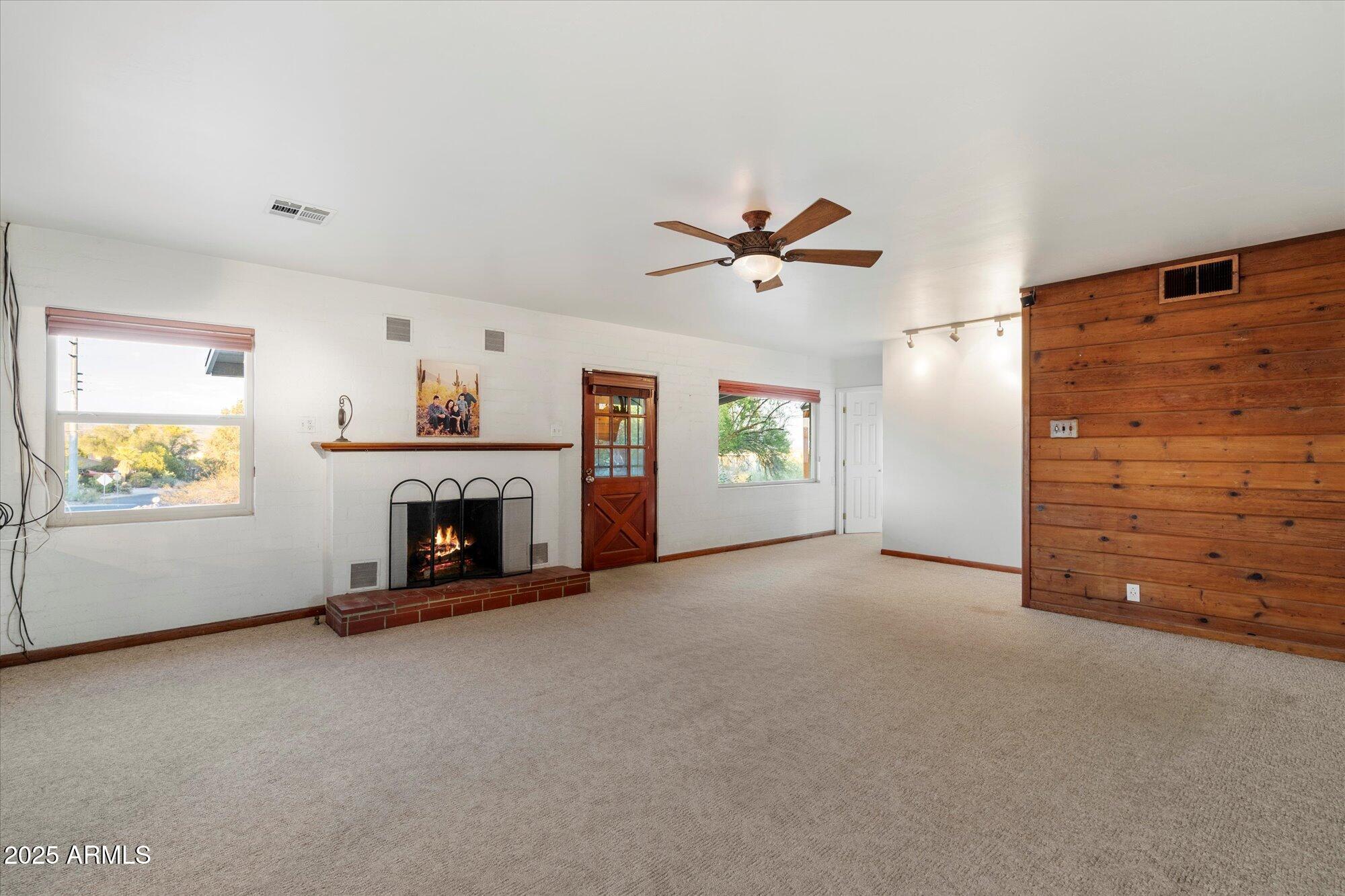 835 W HERMOSA Drive