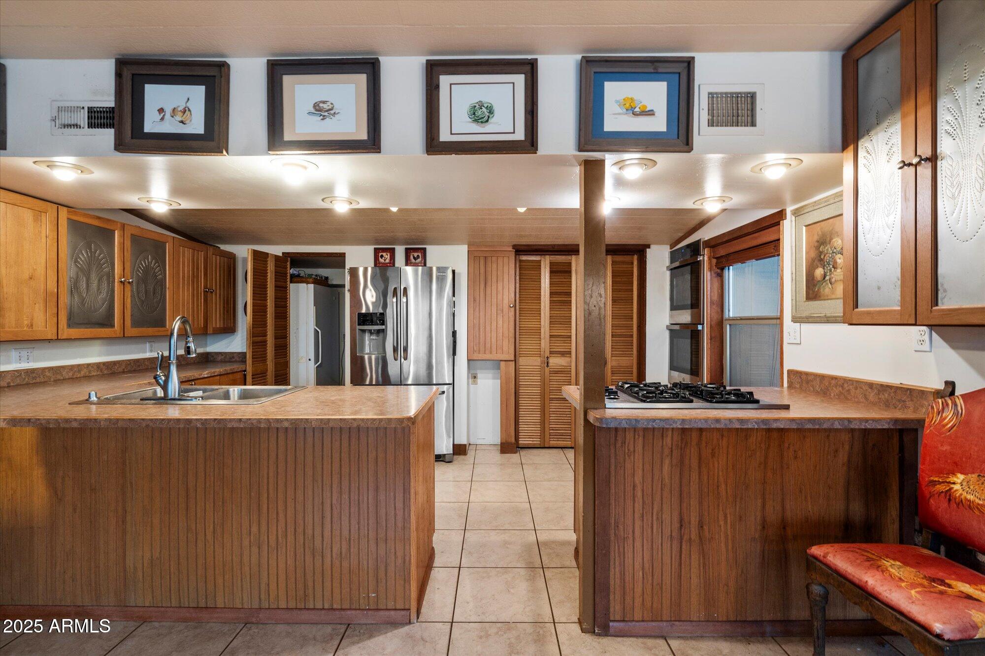 835 W HERMOSA Drive
