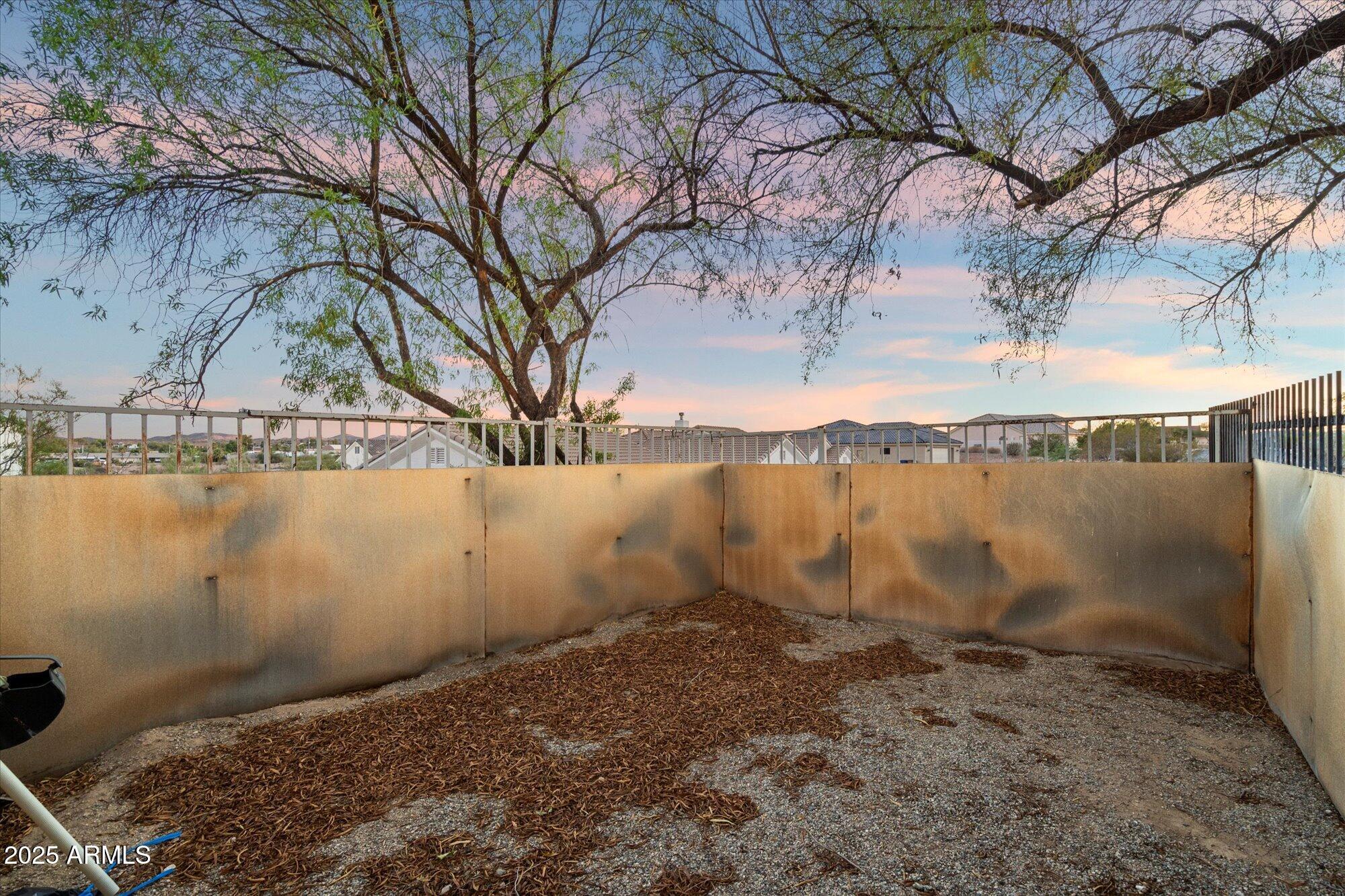 835 W HERMOSA Drive