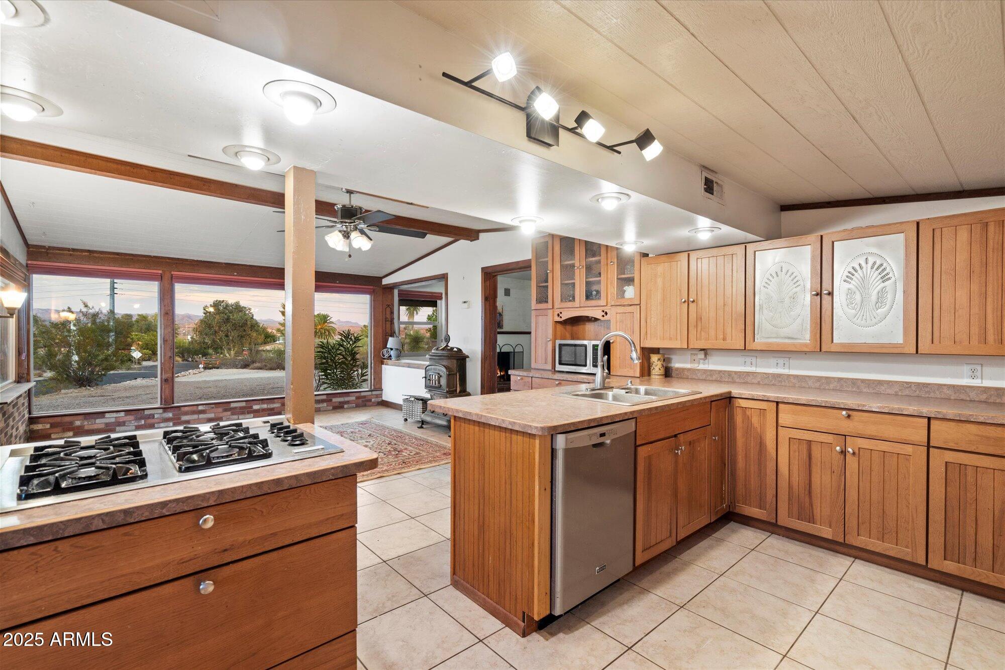 835 W HERMOSA Drive