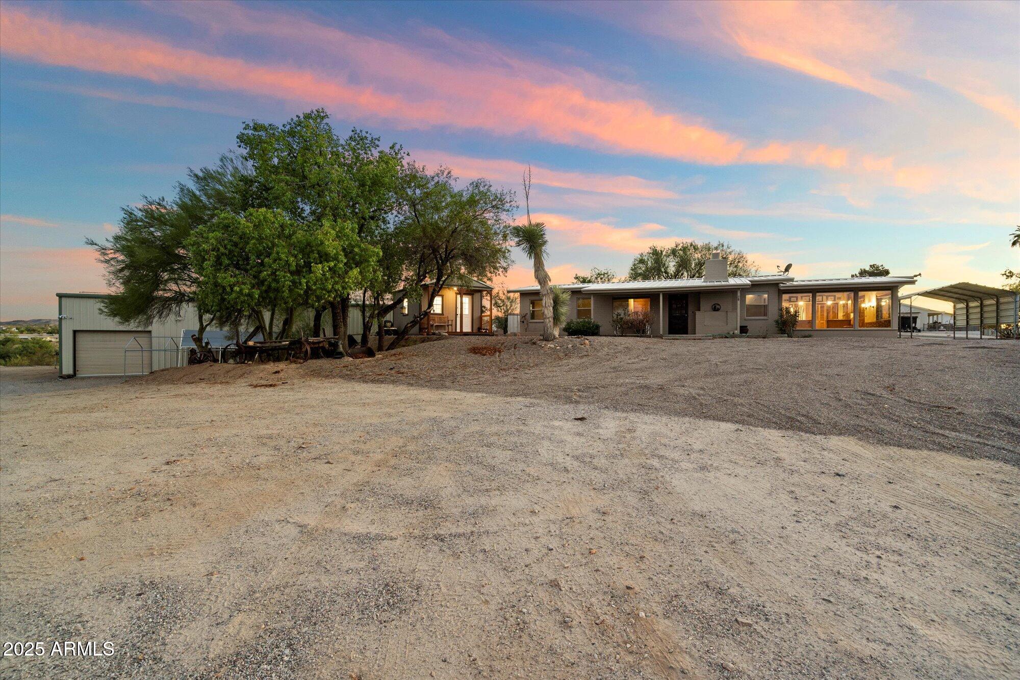 835 W HERMOSA Drive