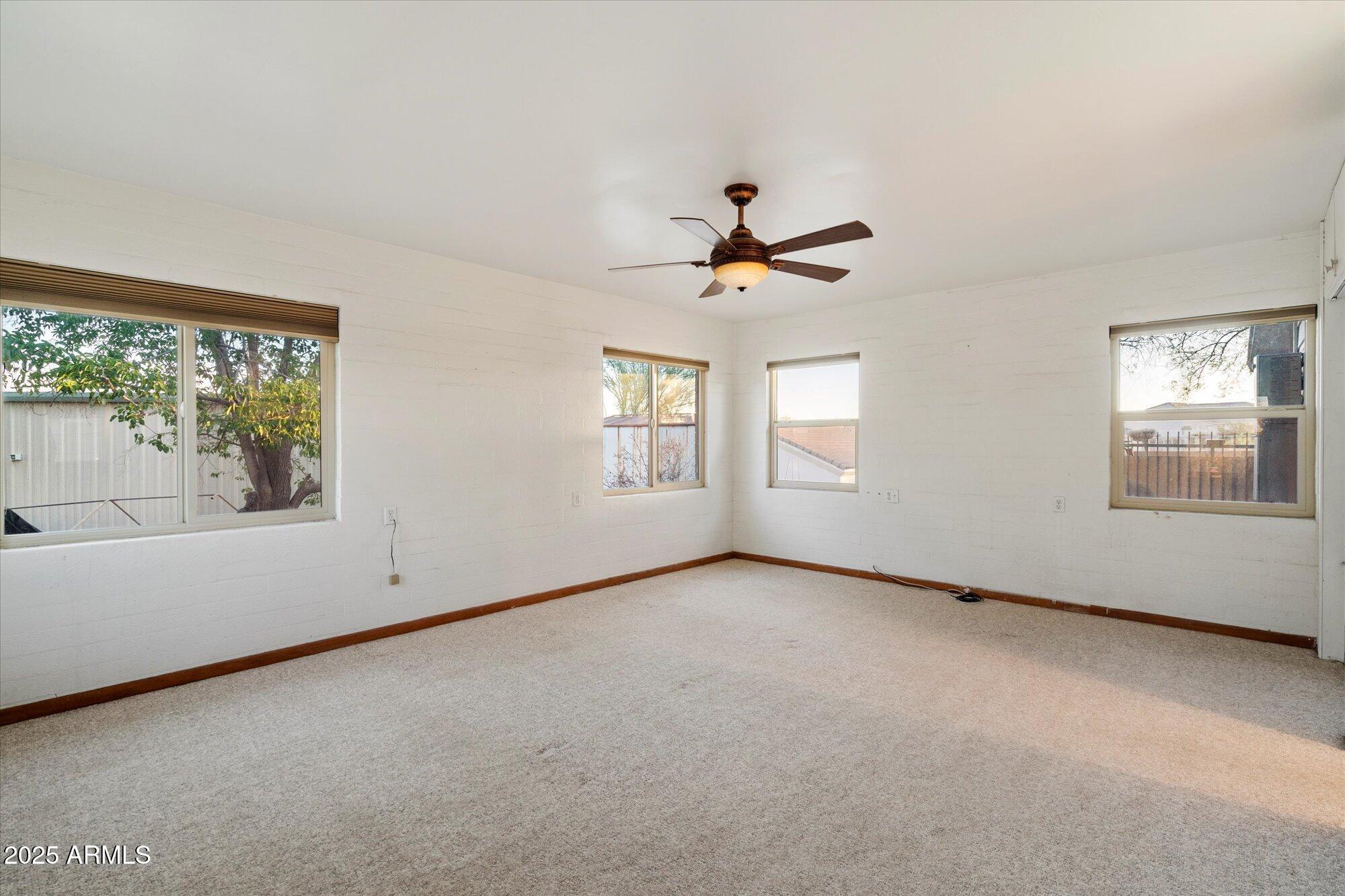835 W HERMOSA Drive