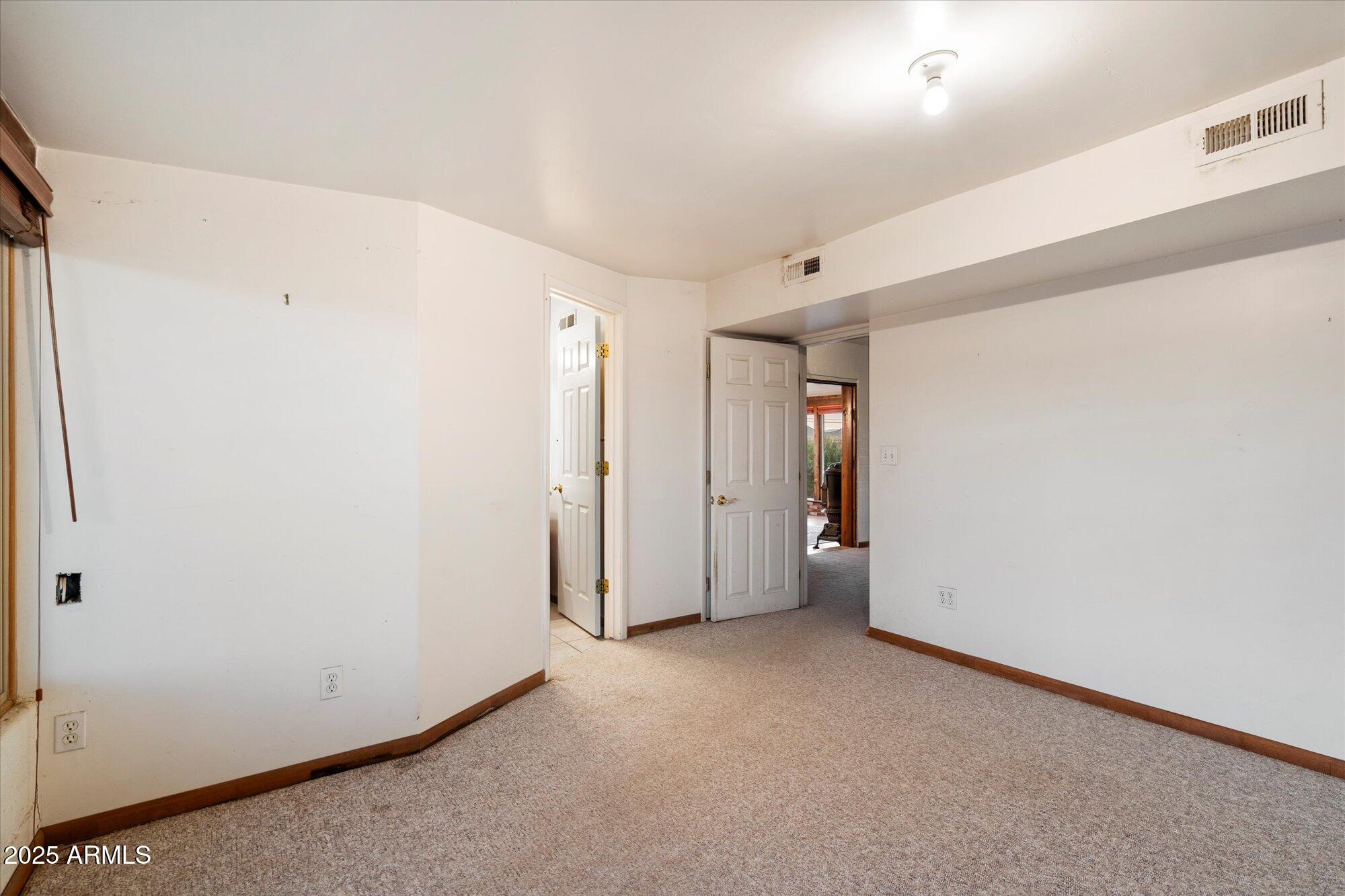 835 W HERMOSA Drive