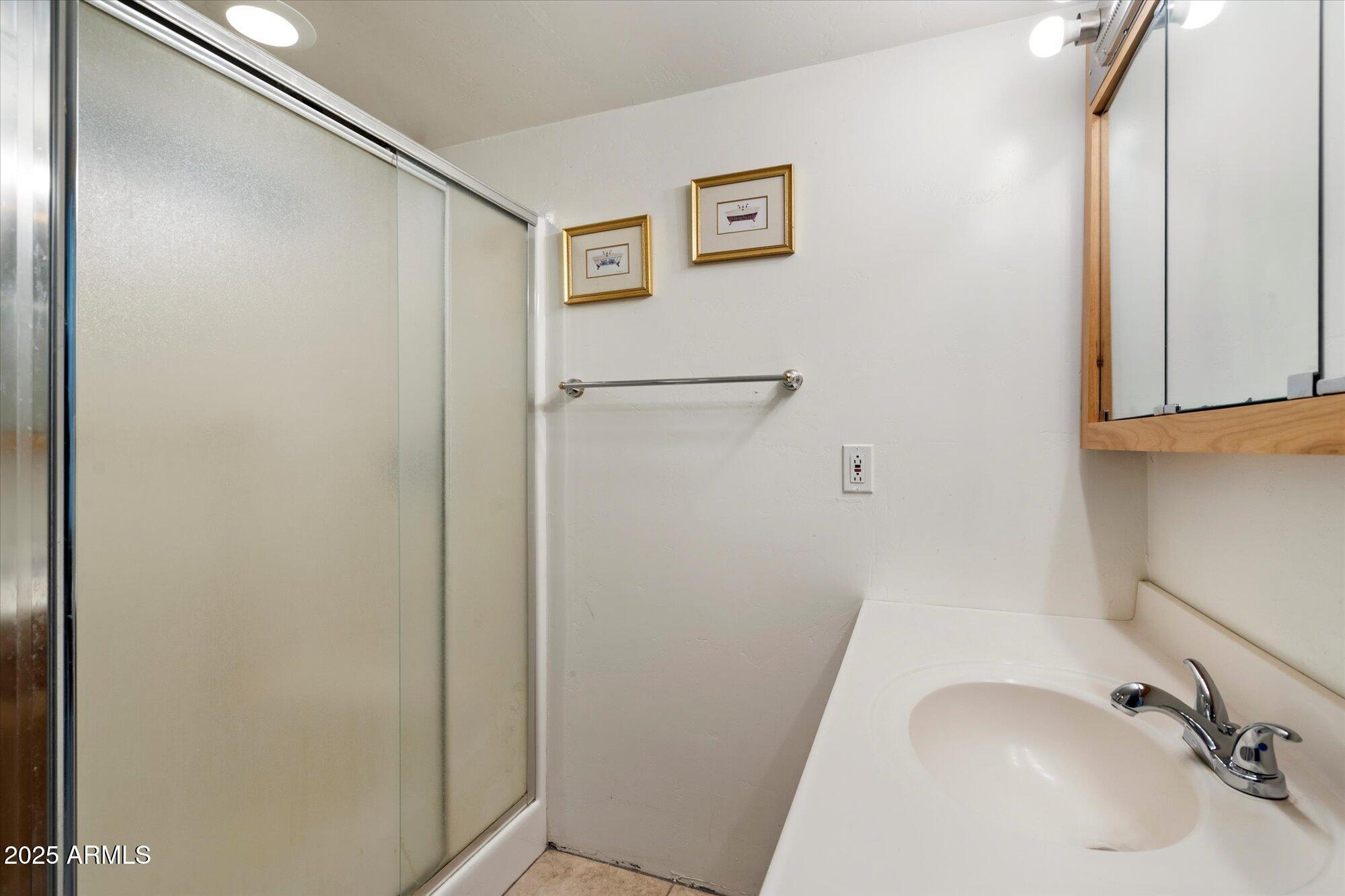 835 W HERMOSA Drive