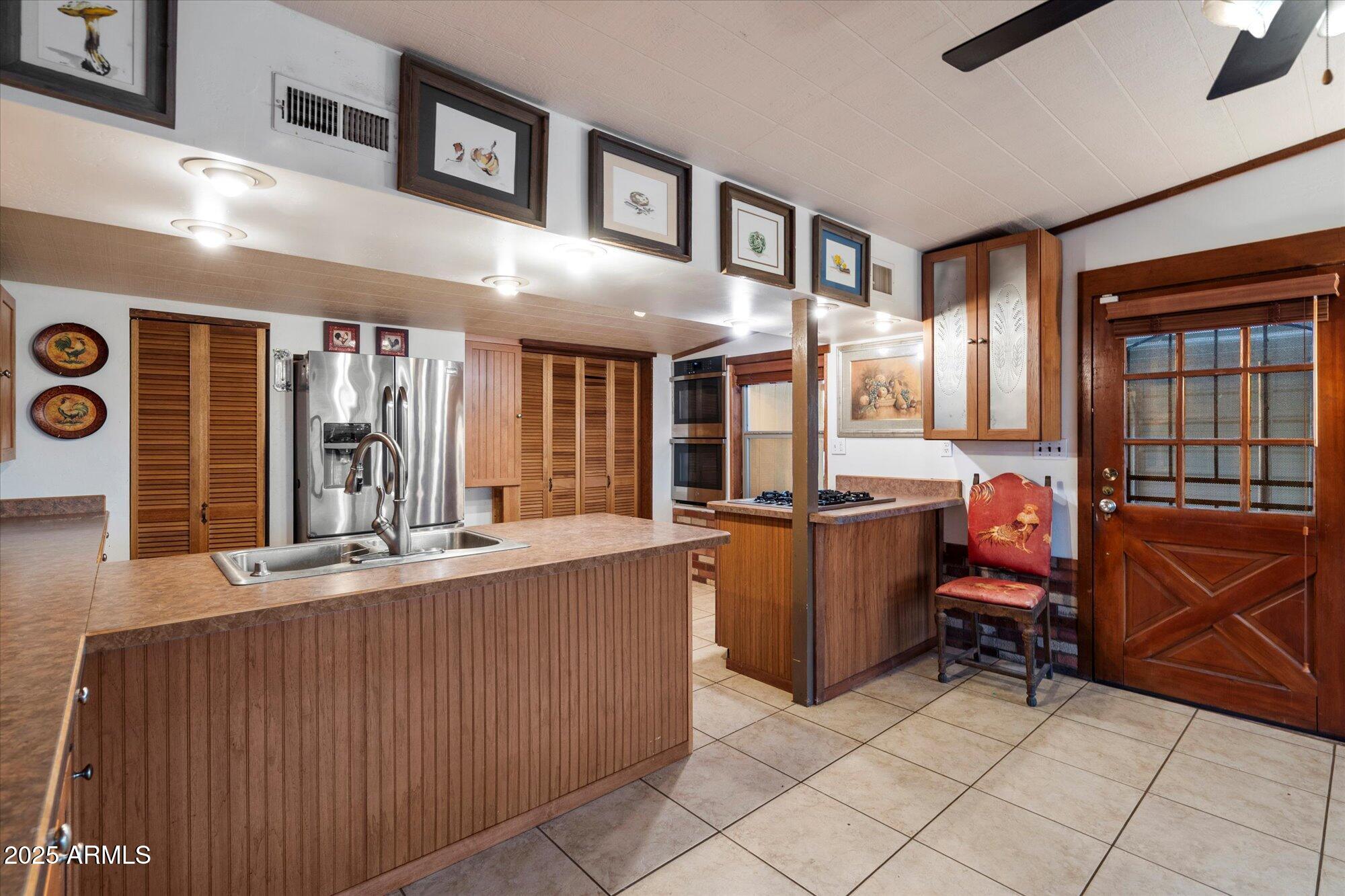 835 W HERMOSA Drive