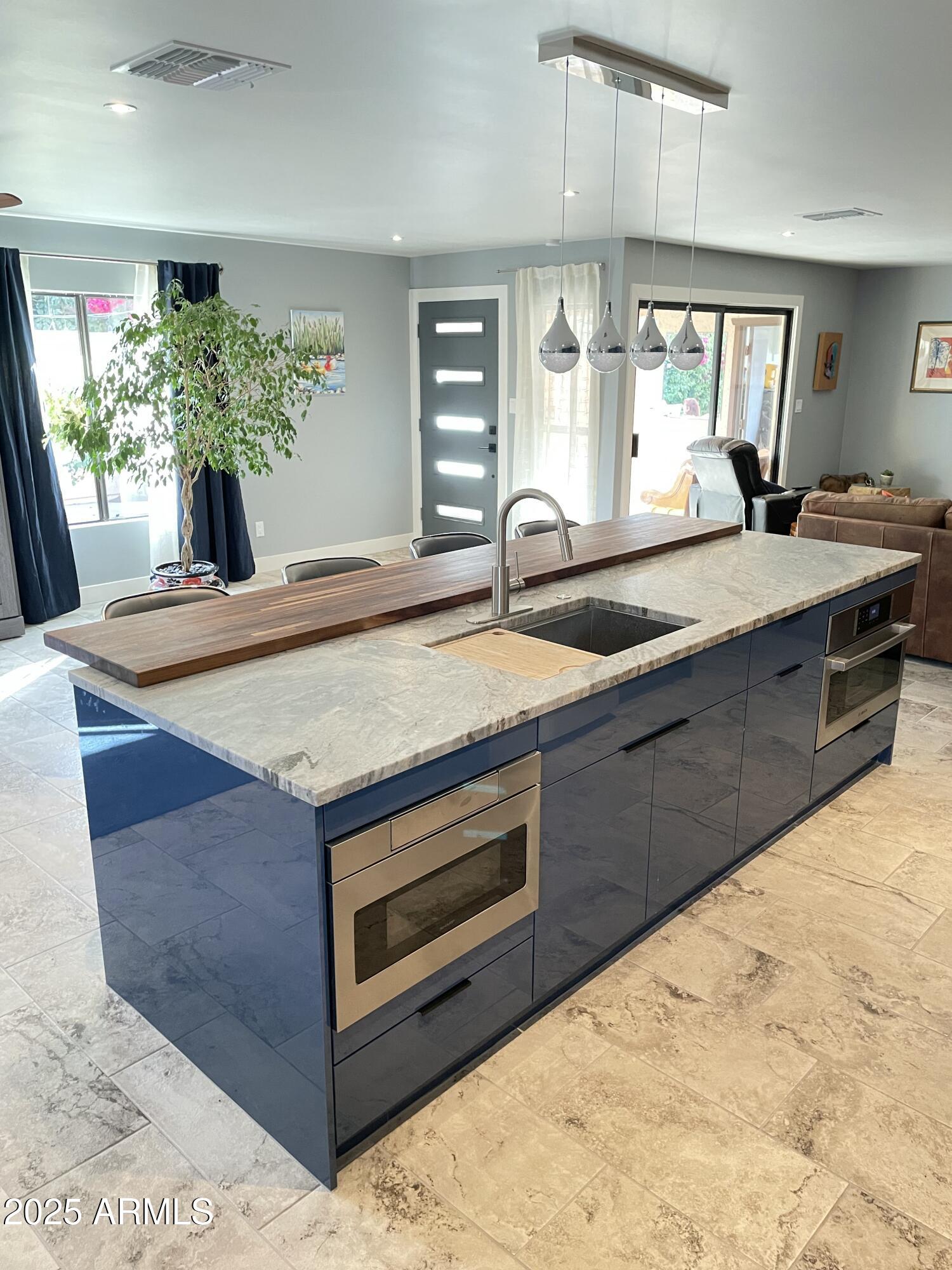 5220 E TUNDER Circle