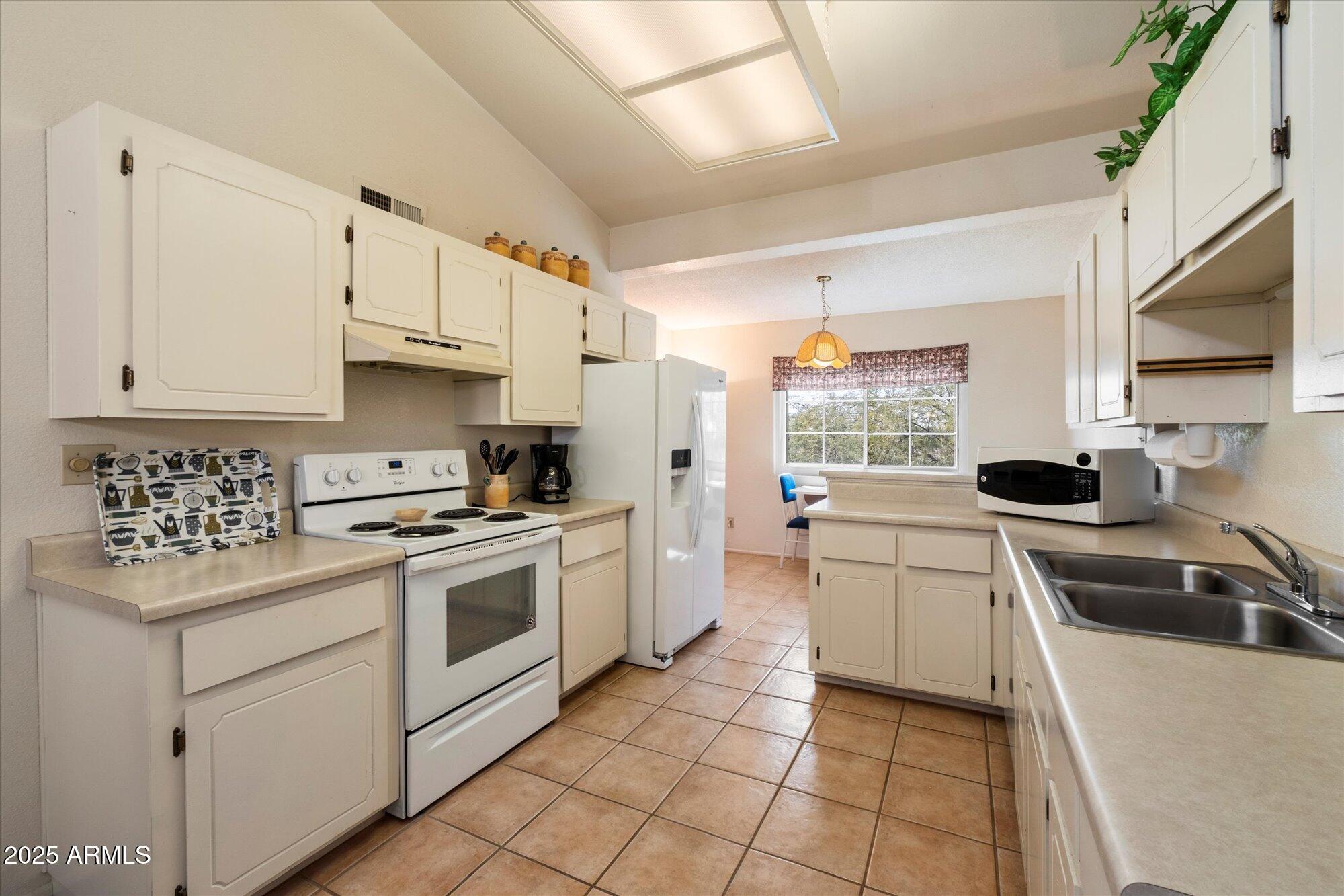 455 S DELAWARE Drive, 122