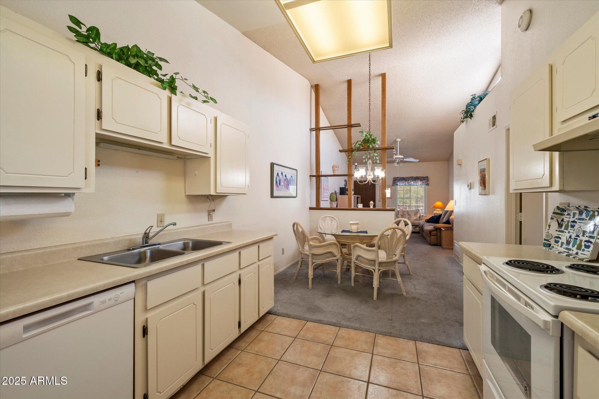 455 S DELAWARE Drive, 122