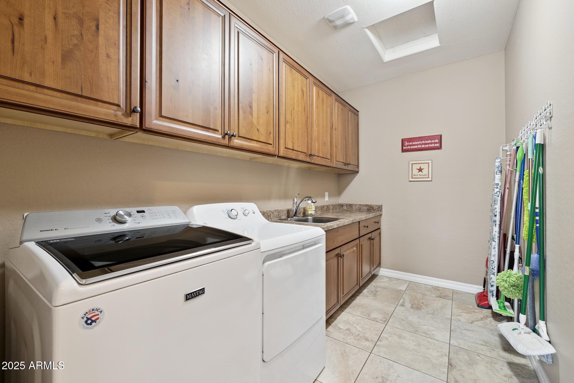 726 W TALLOW TREE Avenue