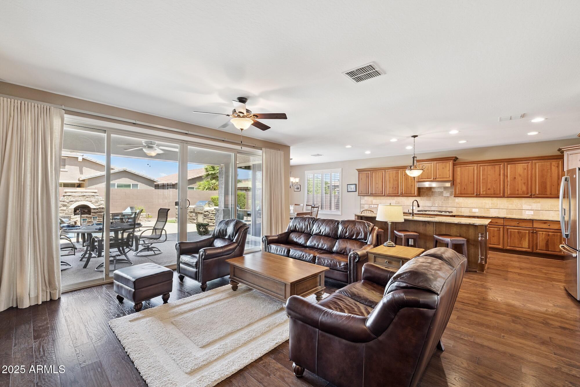 726 W TALLOW TREE Avenue