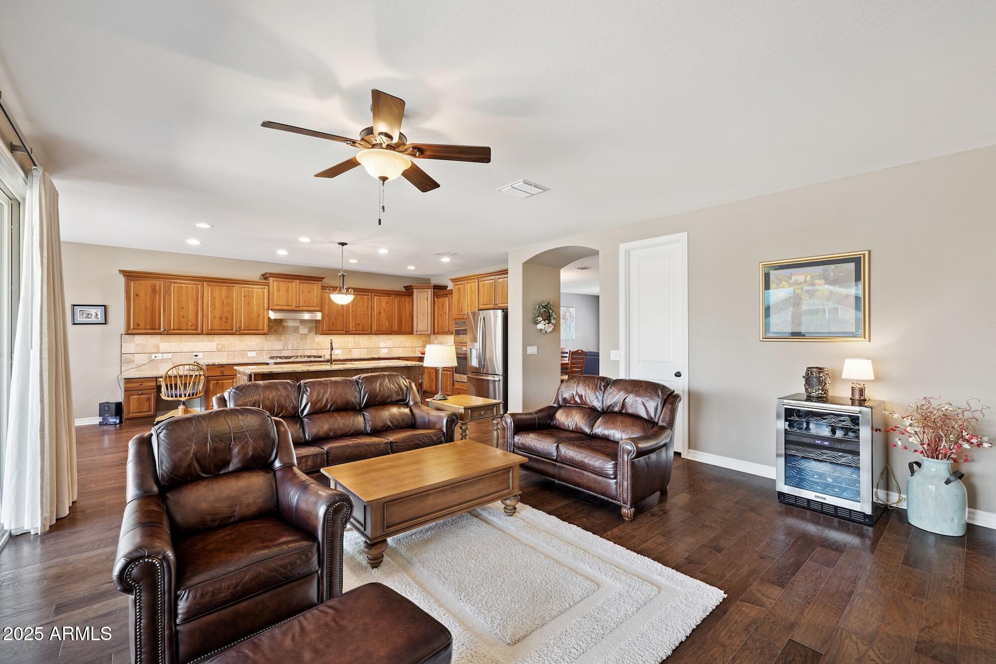 726 W TALLOW TREE Avenue