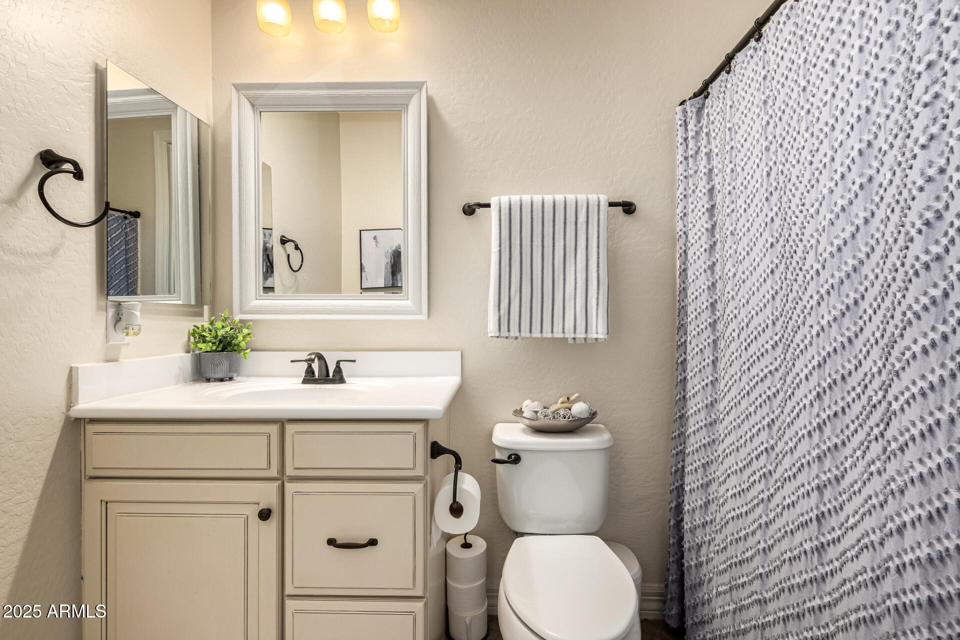 2172 E COCONINO Place